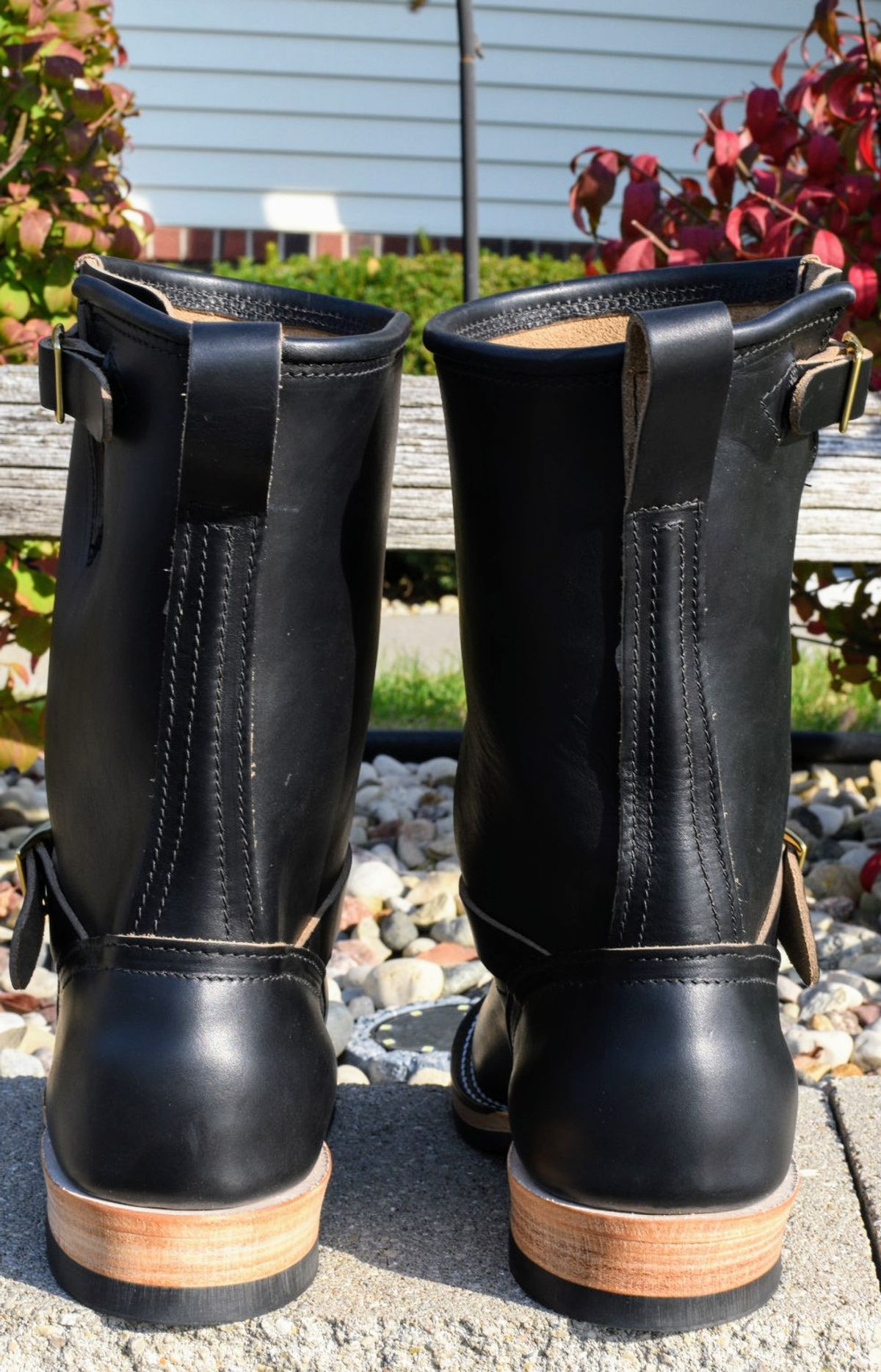Photo by SKopp on October 13, 2024 of the Nicks StationMaster in Horween Black Chromexcel.
