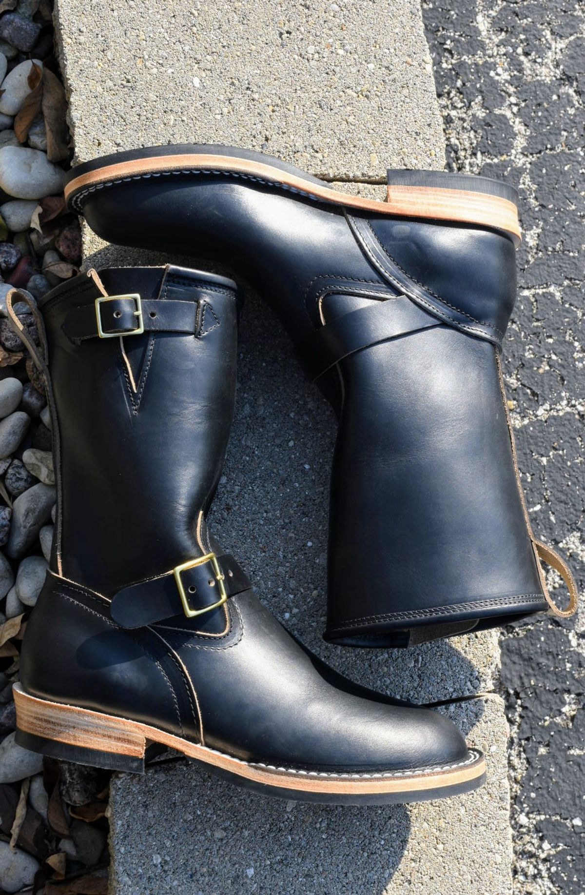 Photo by SKopp on October 13, 2024 of the Nicks StationMaster in Horween Black Chromexcel.