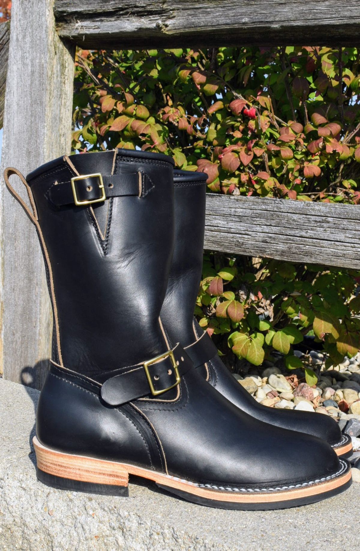 Photo by SKopp on October 13, 2024 of the Nicks StationMaster in Horween Black Chromexcel.