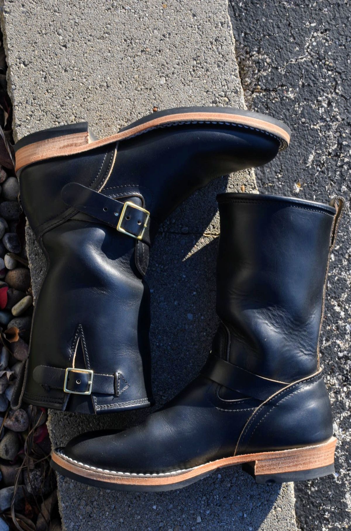 Photo by SKopp on November 2, 2024 of the Nicks StationMaster in Horween Black Chromexcel.