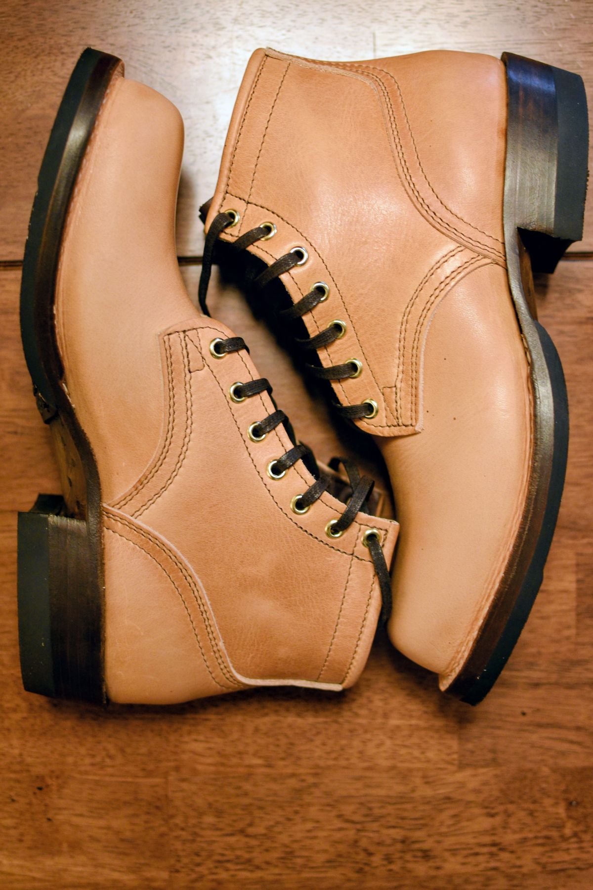 Photo by SKopp on October 1, 2025 of the Nicks MTO in Horween Light Natural Dublin.