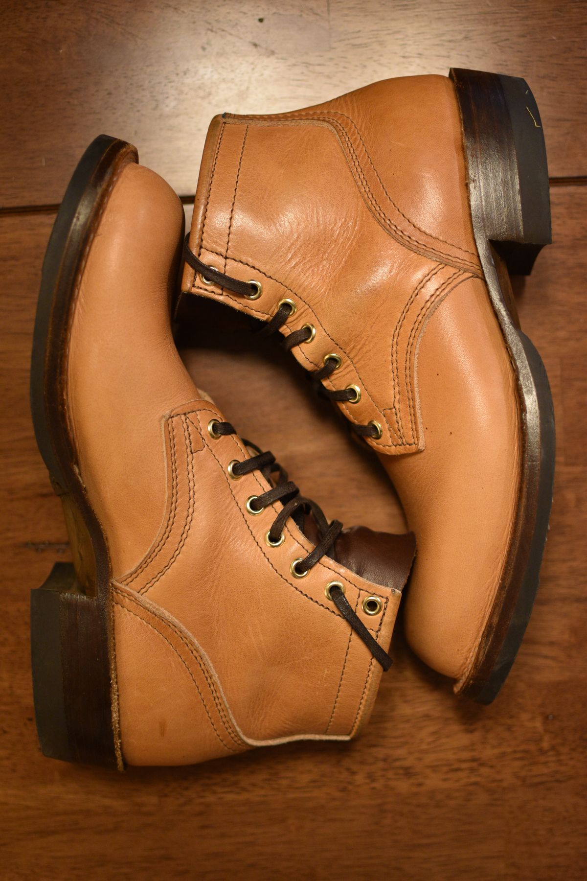 Photo by SKopp on November 1, 2025 of the Nicks MTO in Horween Light Natural Dublin.