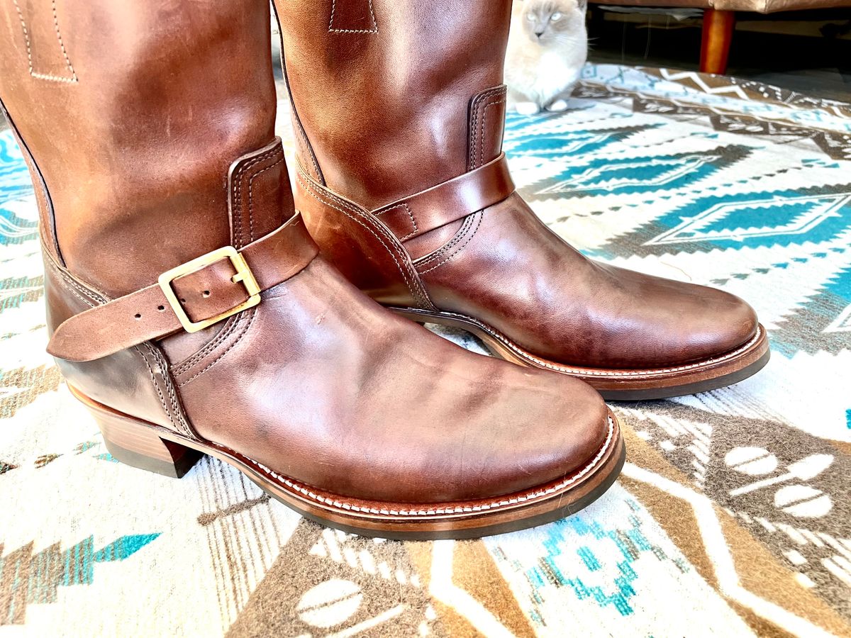 Photo by PatinaTechnodrome on February 3, 2023 of the Clinch Engineer Boots 11-Inch Height in Brown-Overdyed Horsebutt.