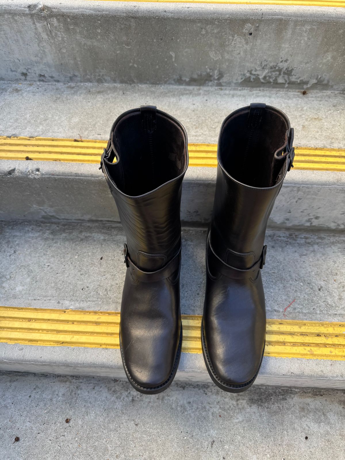 Photo by PatinaTechnodrome on February 2, 2025 of the Attractions BILTBUCK Lot 603 “The Pioneer” in Shinki Black Latigo Horsehide.
