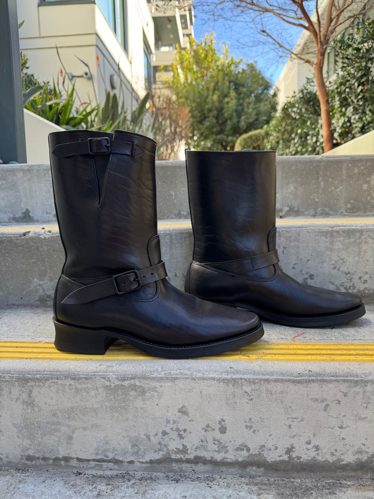 Photo by PatinaTechnodrome on February 2, 2025 of the Attractions BILTBUCK Lot 603 “The Pioneer” in Shinki Black Latigo Horsehide.