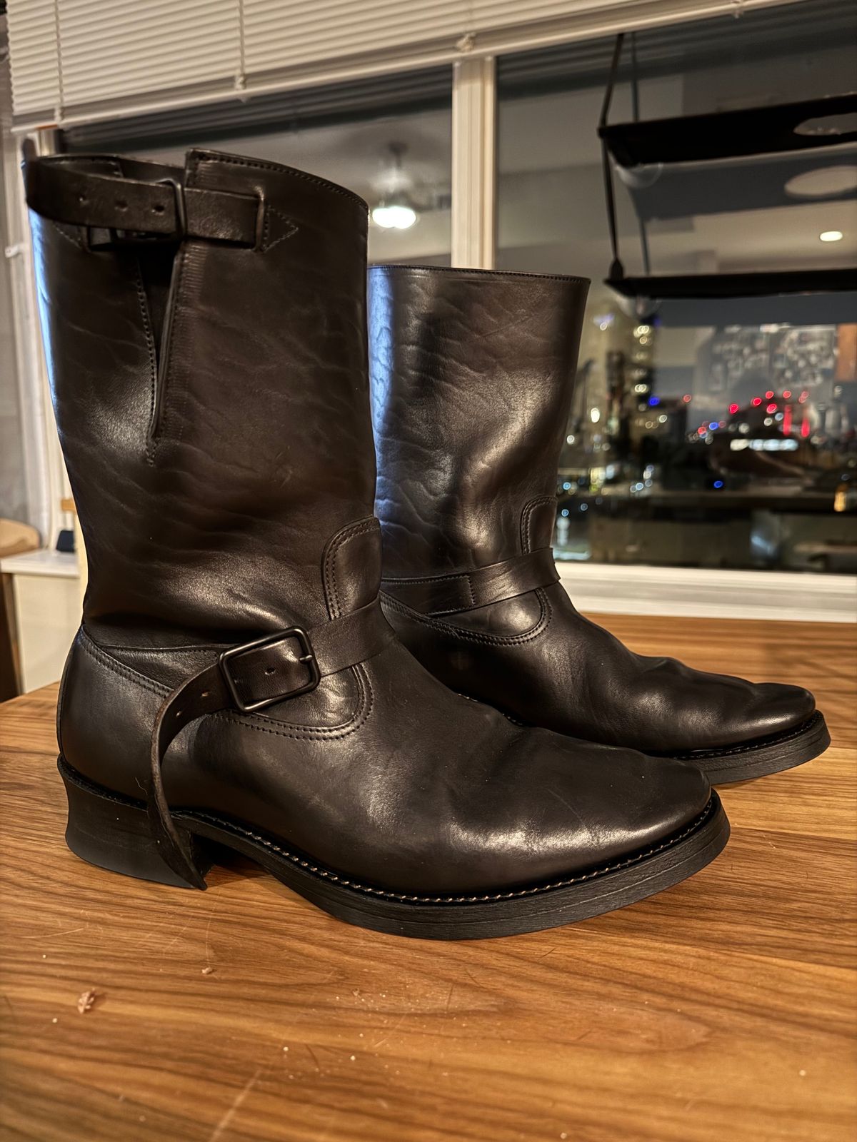Photo by PatinaTechnodrome on February 4, 2025 of the Attractions BILTBUCK Lot 603 “The Pioneer” in Shinki Black Latigo Horsehide.