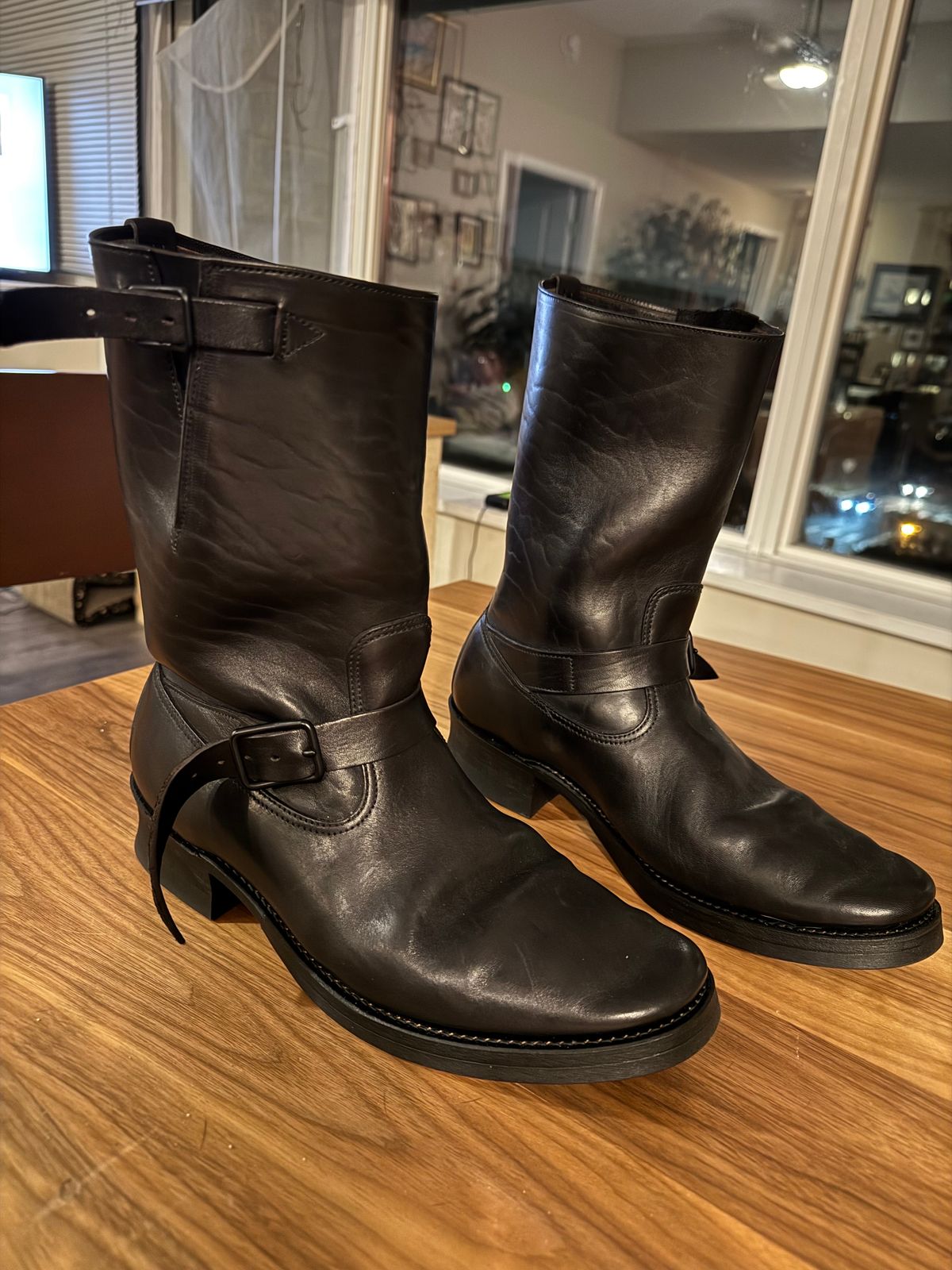 Photo by PatinaTechnodrome on February 4, 2025 of the Attractions BILTBUCK Lot 603 “The Pioneer” in Shinki Black Latigo Horsehide.