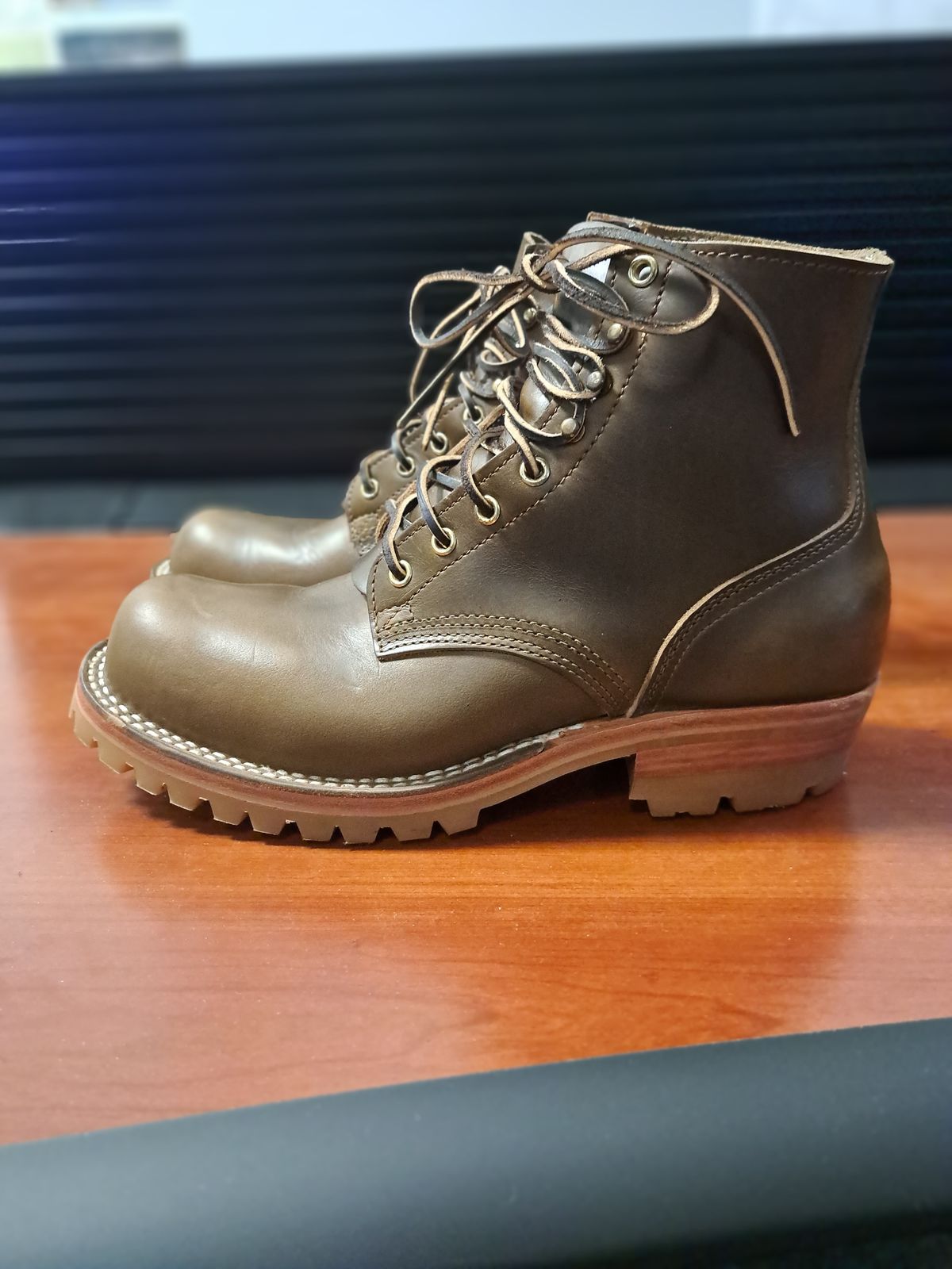 Photo by jdog21 on October 6, 2023 of the Nicks Prospector in Horween Olive Chromexcel.