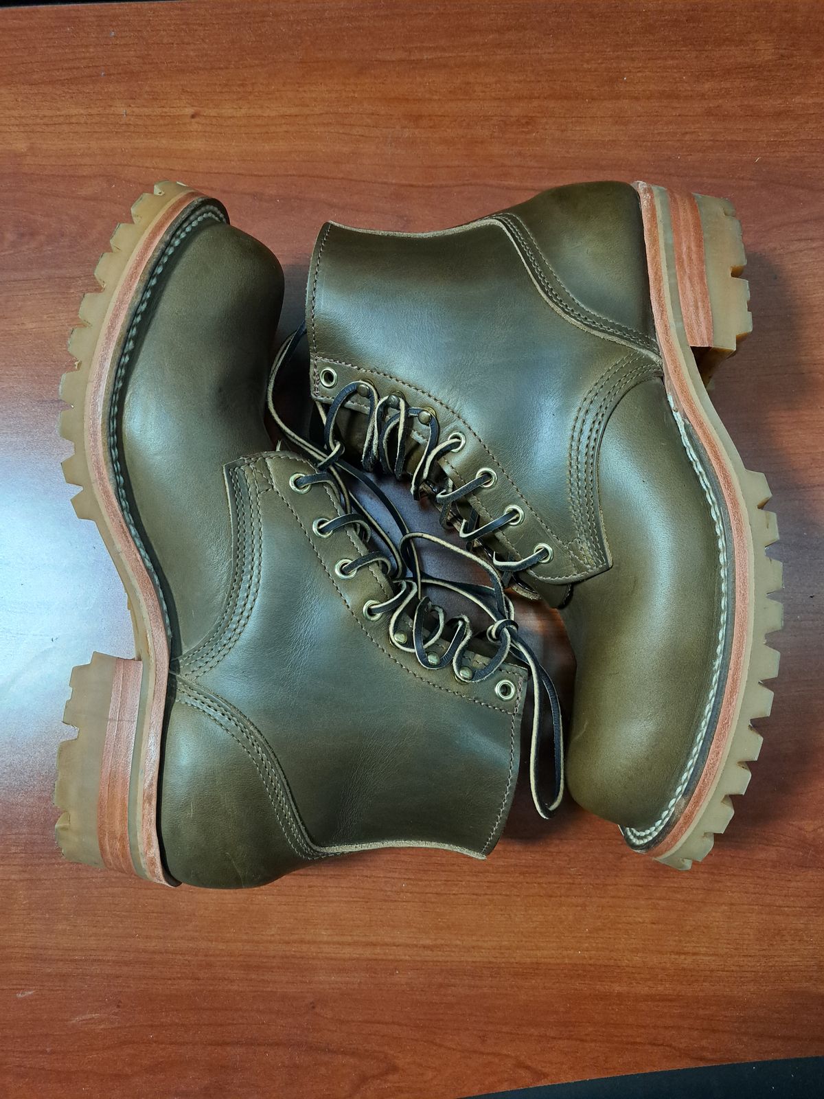 Photo by jdog21 on October 6, 2023 of the Nicks Prospector in Horween Olive Chromexcel.
