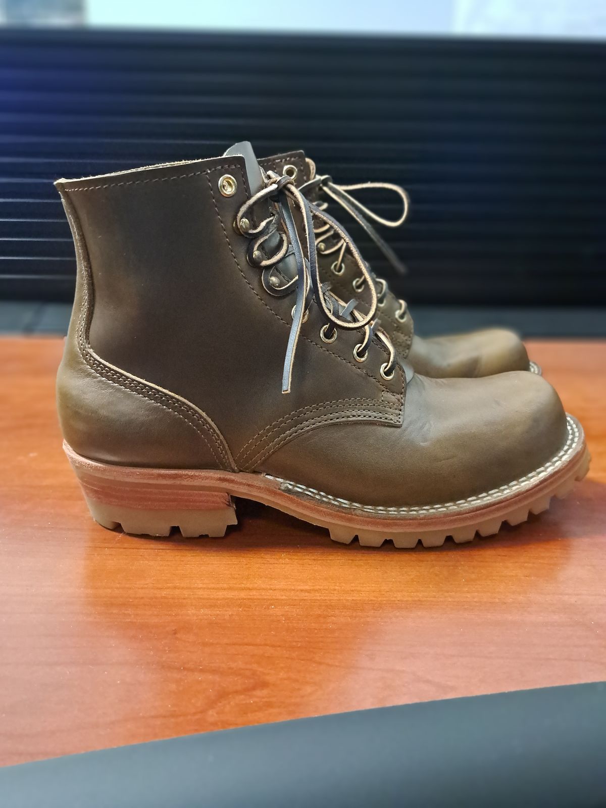 Photo by jdog21 on October 6, 2023 of the Nicks Prospector in Horween Olive Chromexcel.