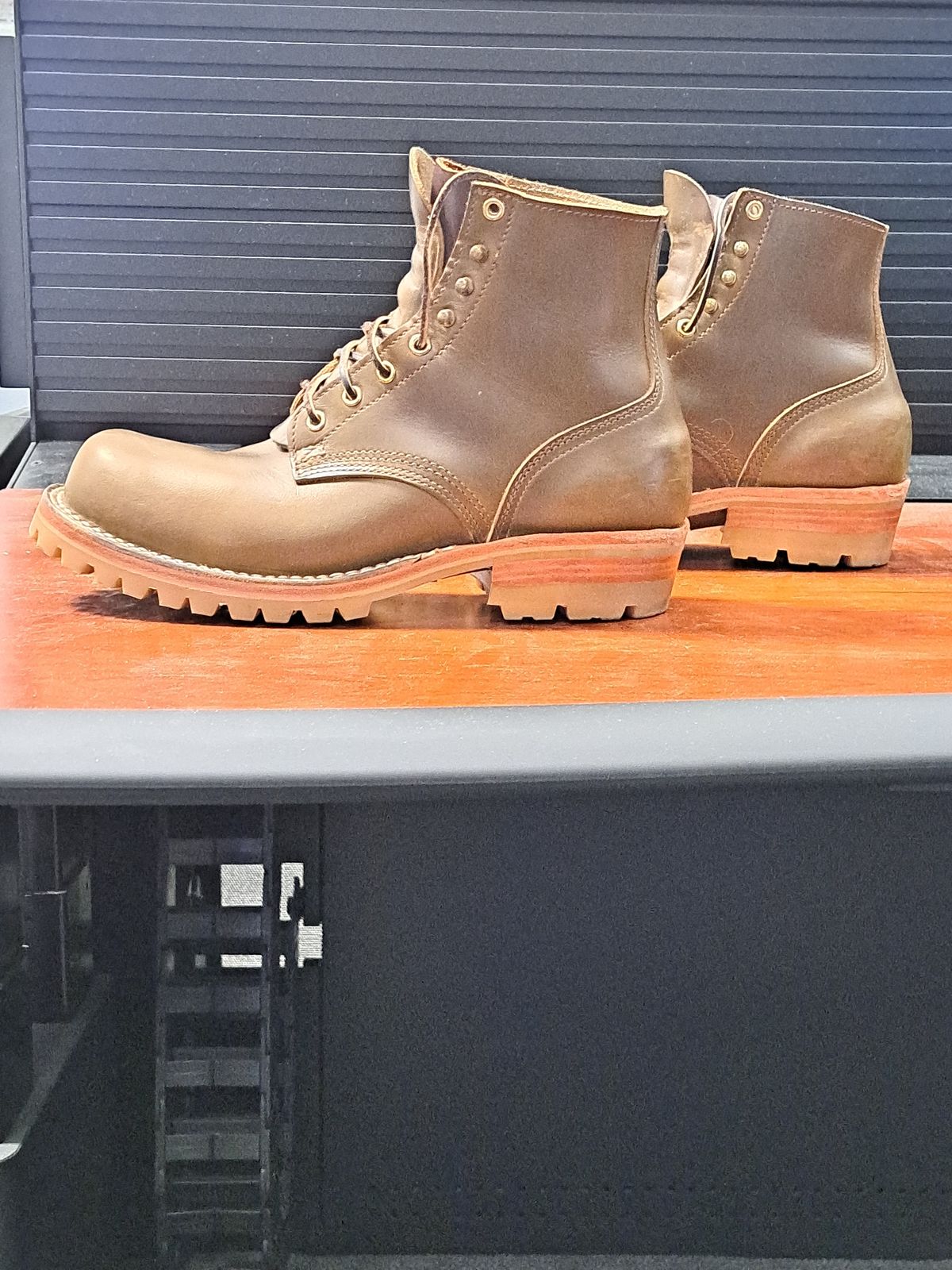 Photo by jdog21 on November 5, 2023 of the Nicks Prospector in Horween Olive Chromexcel.
