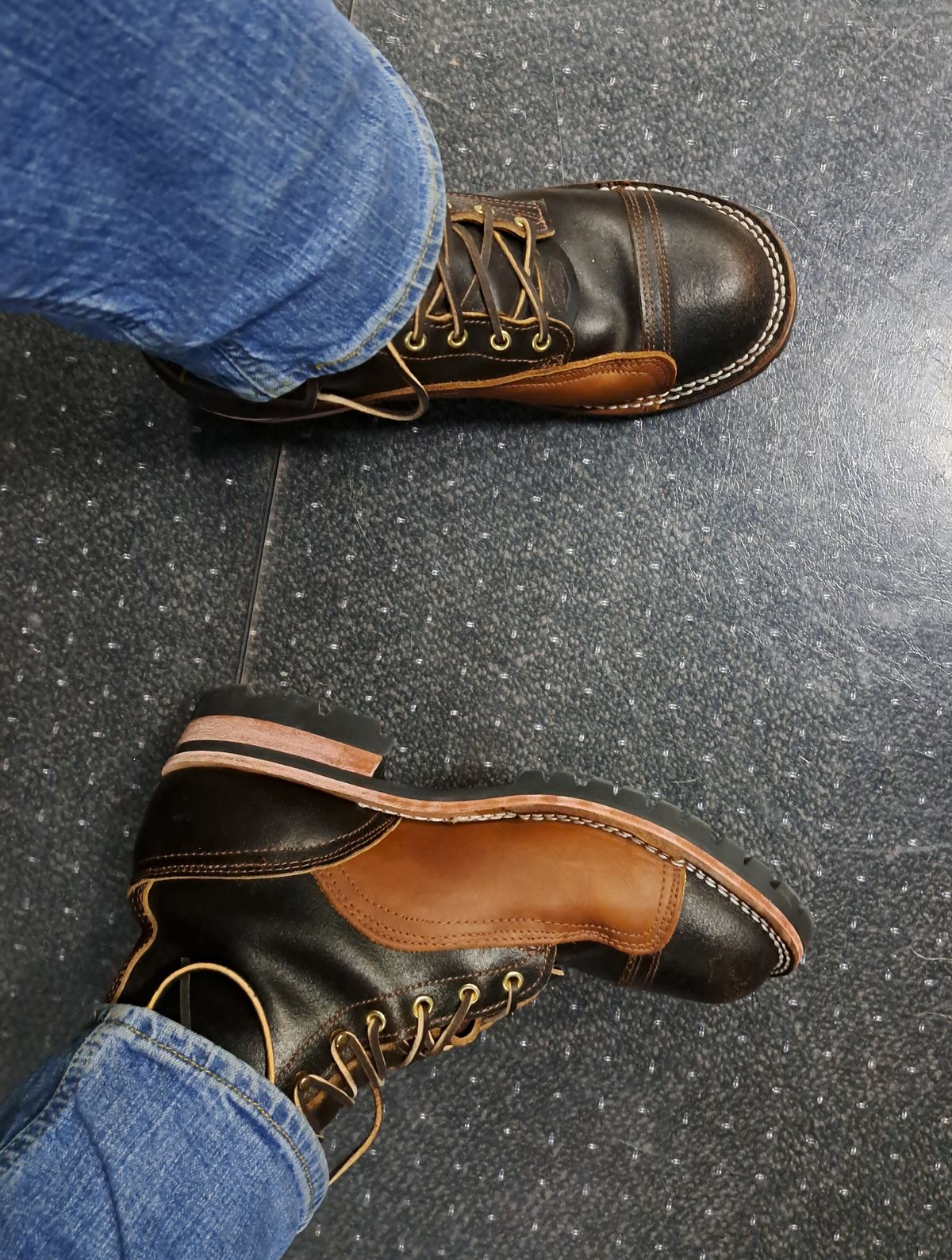 Photo by jdog21 on May 22, 2022 of the Nicks Hot Shot in Horween Black Waxed Flesh.