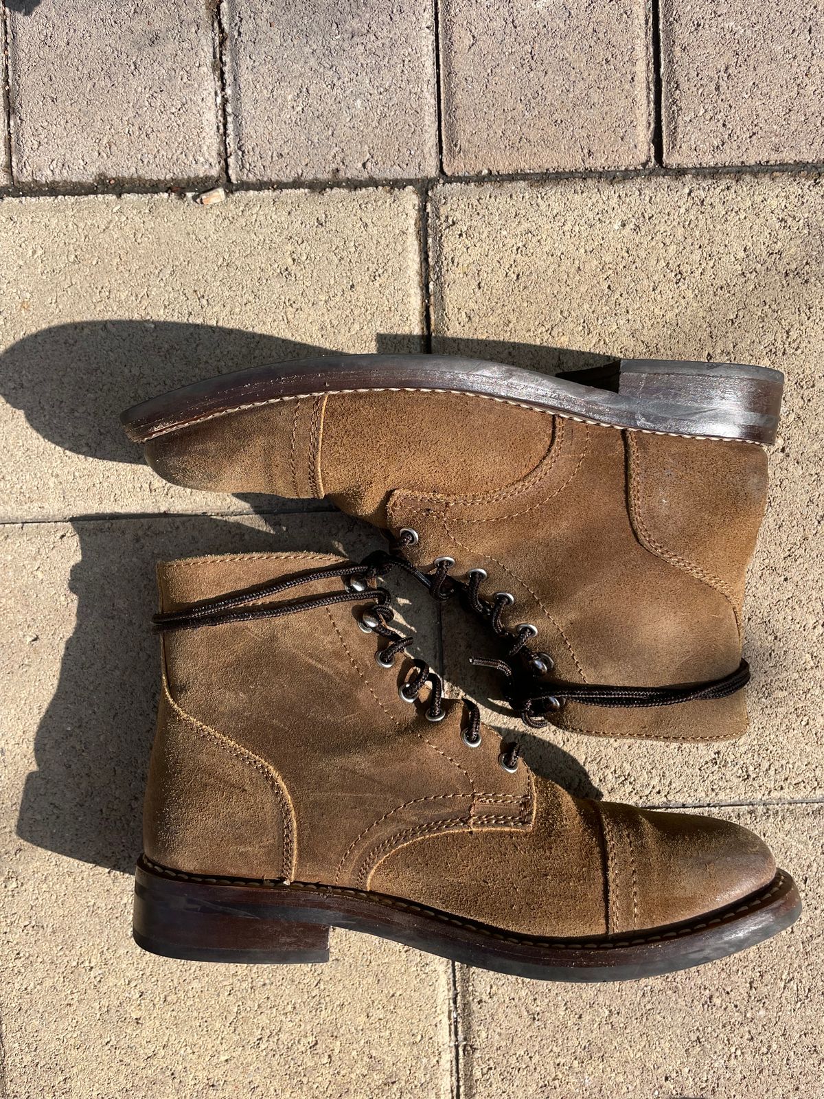 Photo by these_are_my_boots on February 5, 2023 of the Thursday Captain in Unlisted Leather.