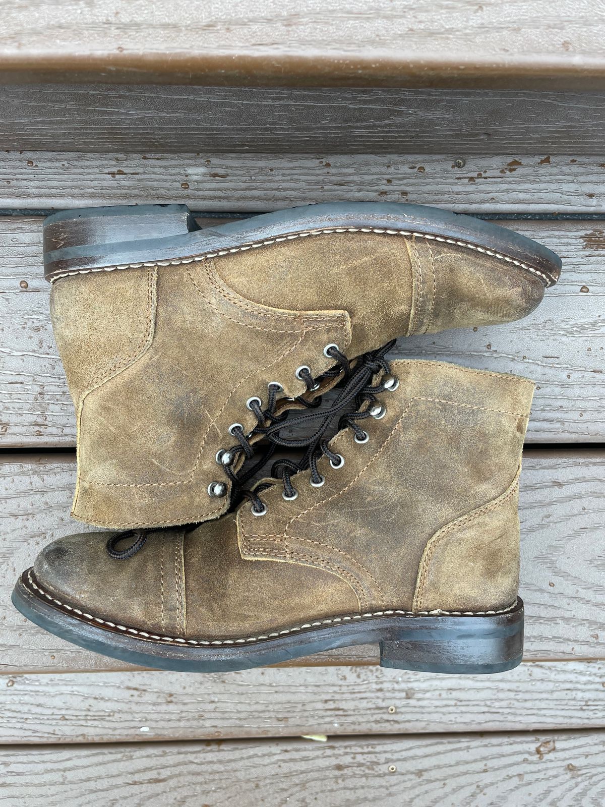 Photo by these_are_my_boots on March 6, 2023 of the Thursday Captain in Unlisted Leather.