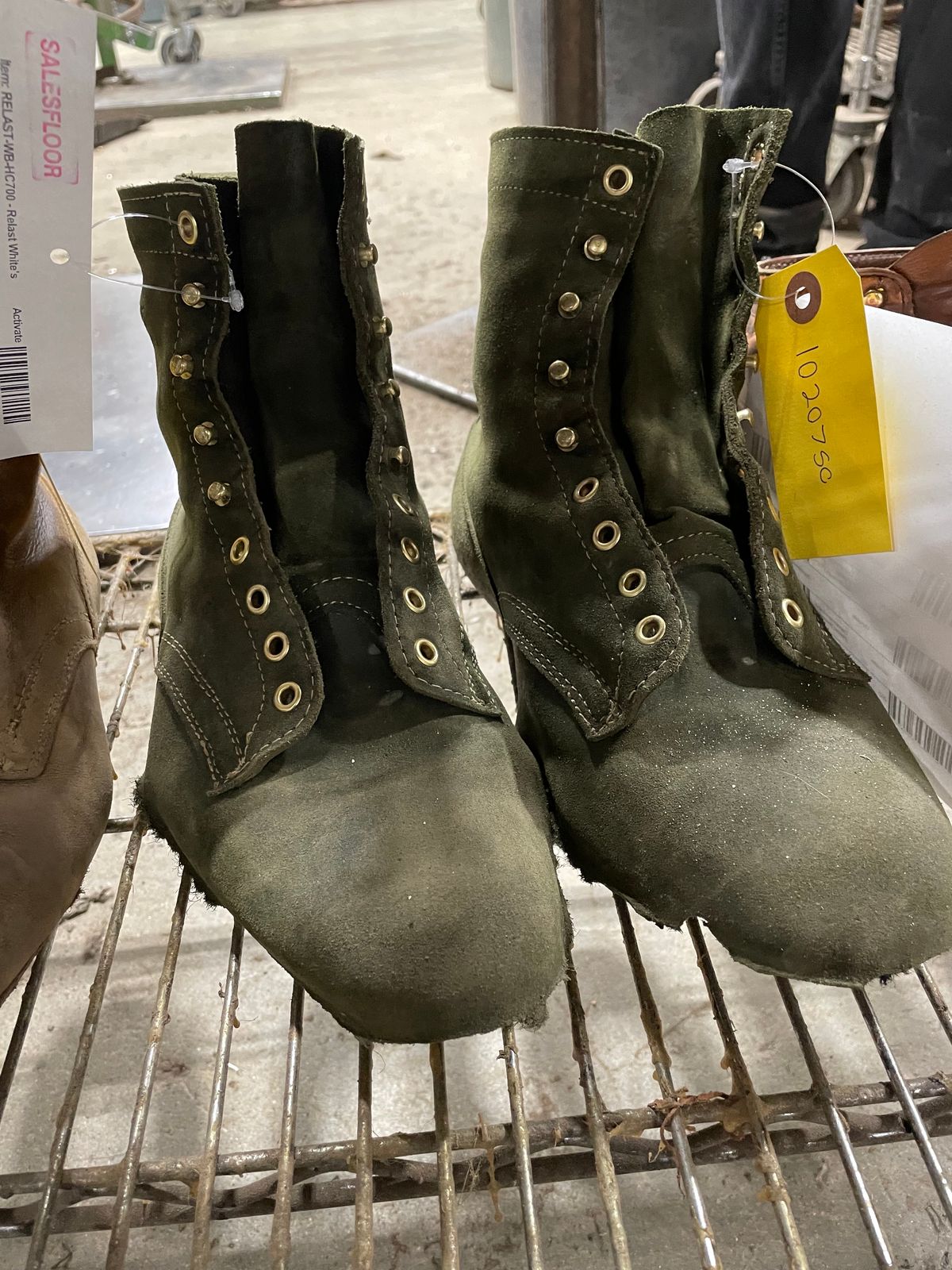 Photo by willschmidt on December 6, 2023 of the White's Custom C355 Logger in C.F. Stead Leafy Green Waxy Commander.