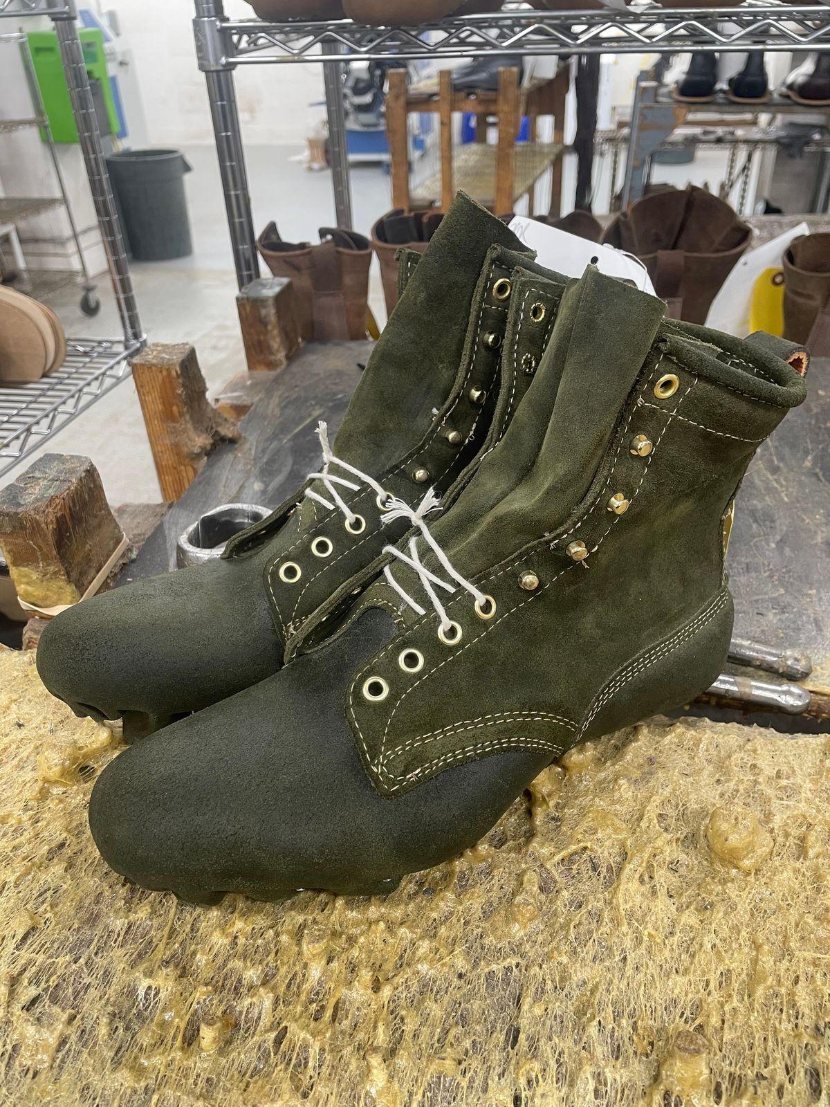 Photo by willschmidt on February 7, 2024 of the White's Custom C355 Logger in C.F. Stead Leafy Green Waxy Commander.