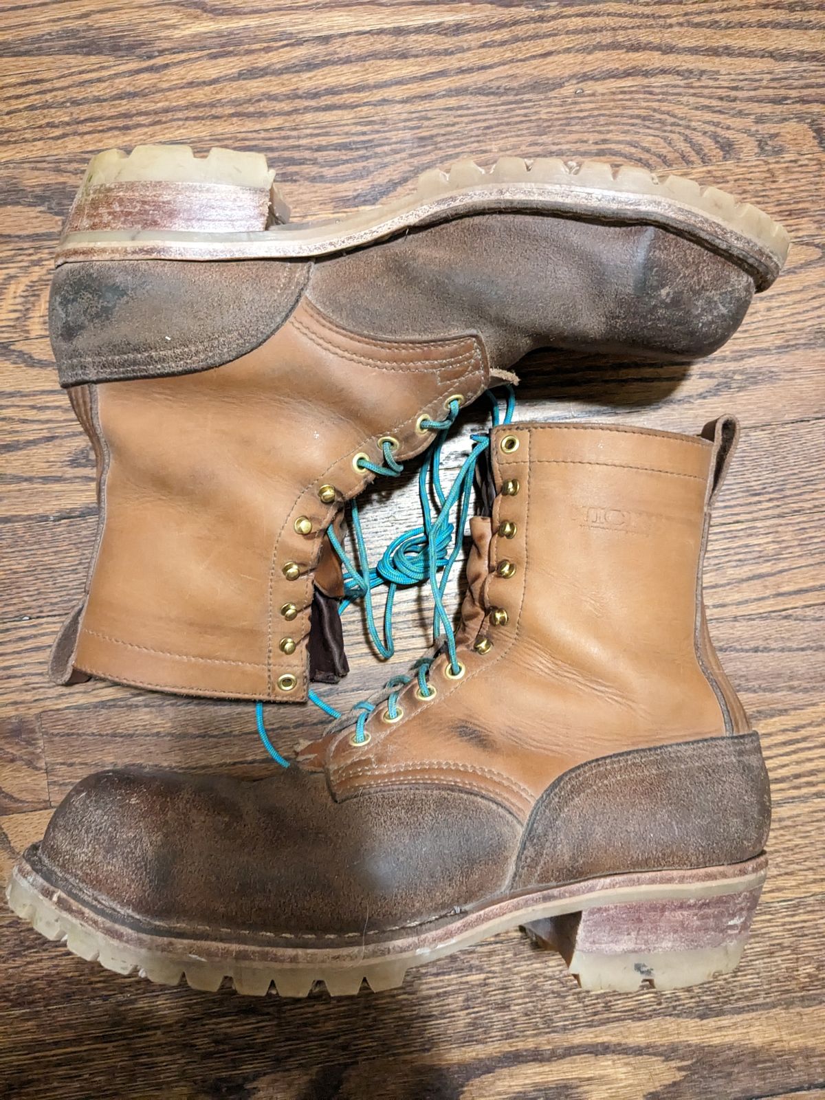 Photo by SirBasilStagHare on March 5, 2024 of the Nicks BuilderPro in Seidel 1964 Tan Roughout.