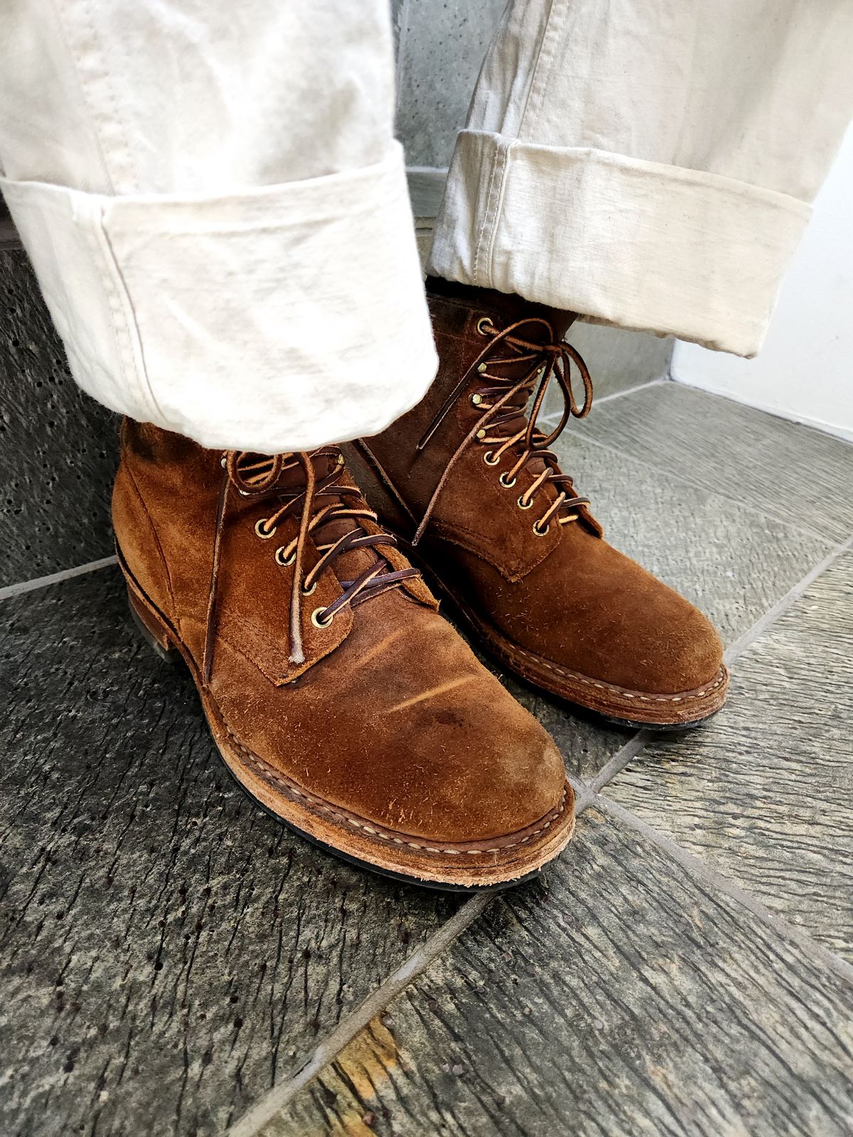 Photo by tlmader on April 28, 2024 of the White's Bounty Hunter in Seidel Distressed Roughout.