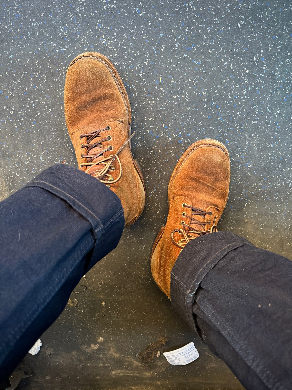 Photo by tlmader on March 10, 2025 of the White's Bounty Hunter in Seidel Distressed Roughout.