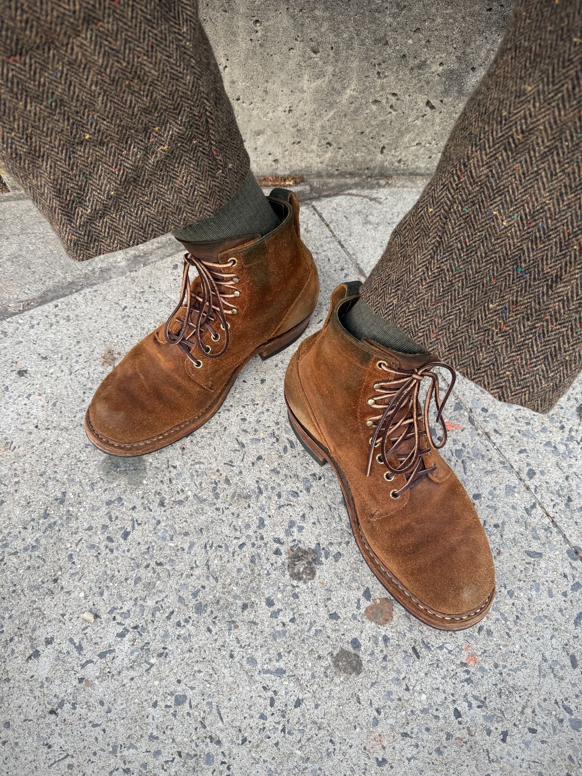 Photo by tlmader on April 19, 2025 of the White's Bounty Hunter in Seidel Distressed Roughout.