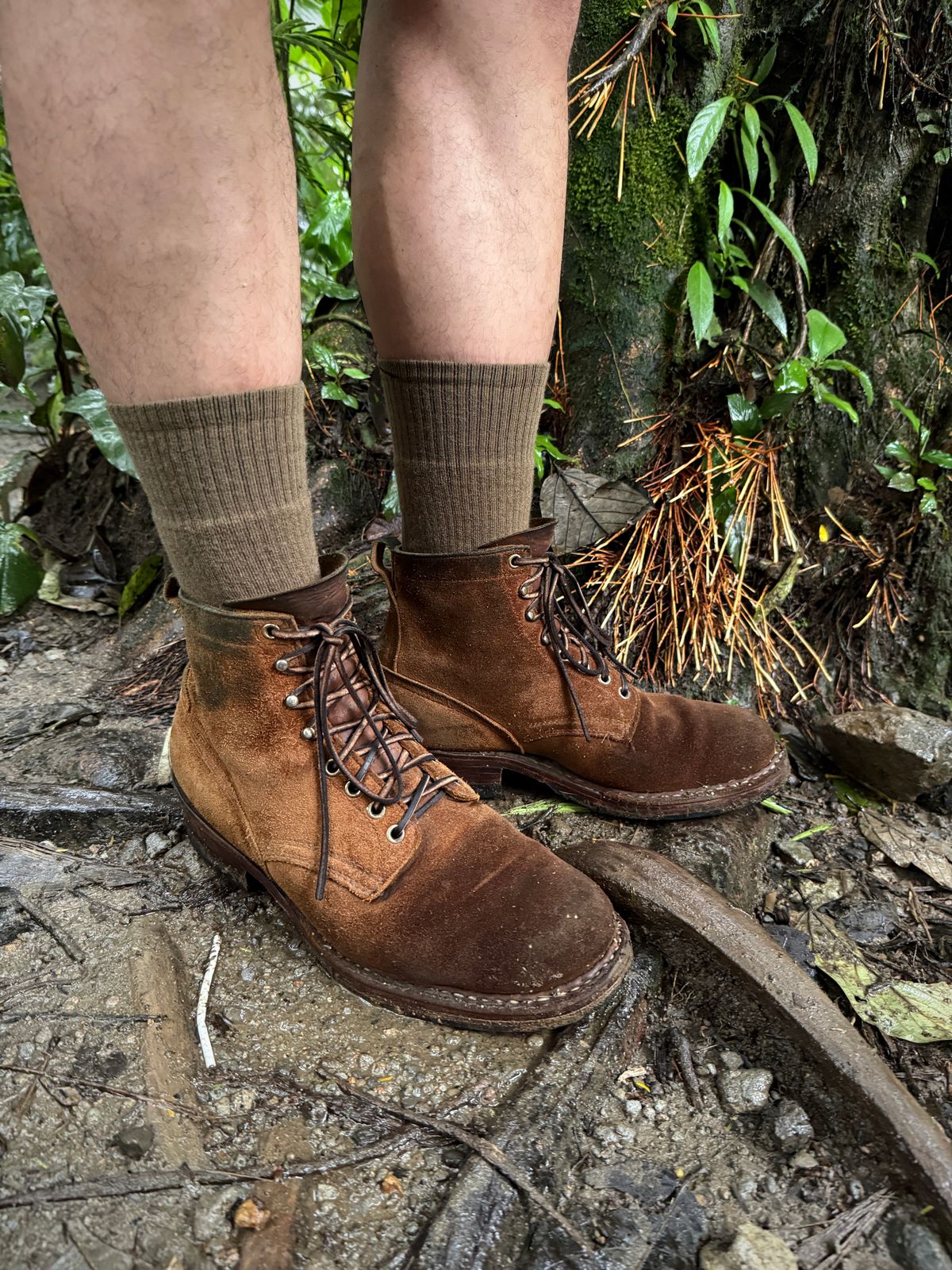 Photo by tlmader on July 2, 2025 of the White's Bounty Hunter in Seidel Distressed Roughout.