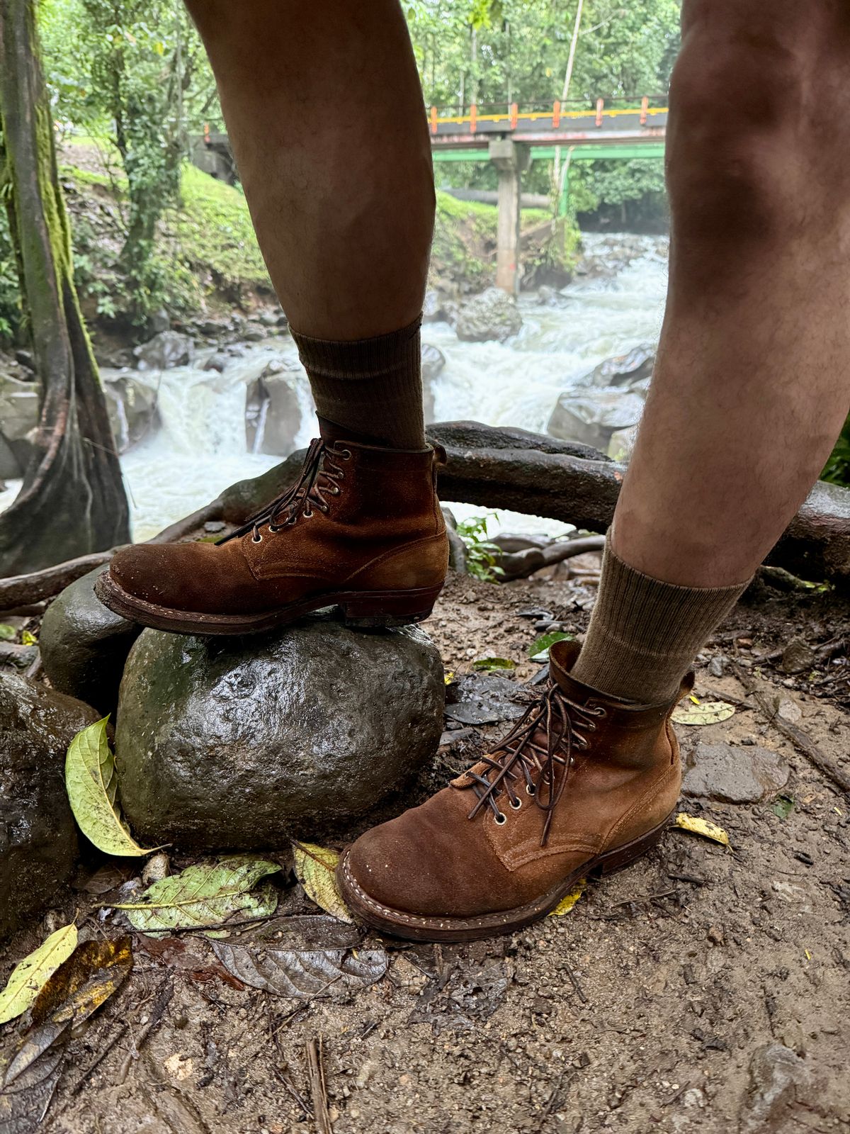 Photo by tlmader on July 2, 2025 of the White's Bounty Hunter in Seidel Distressed Roughout.