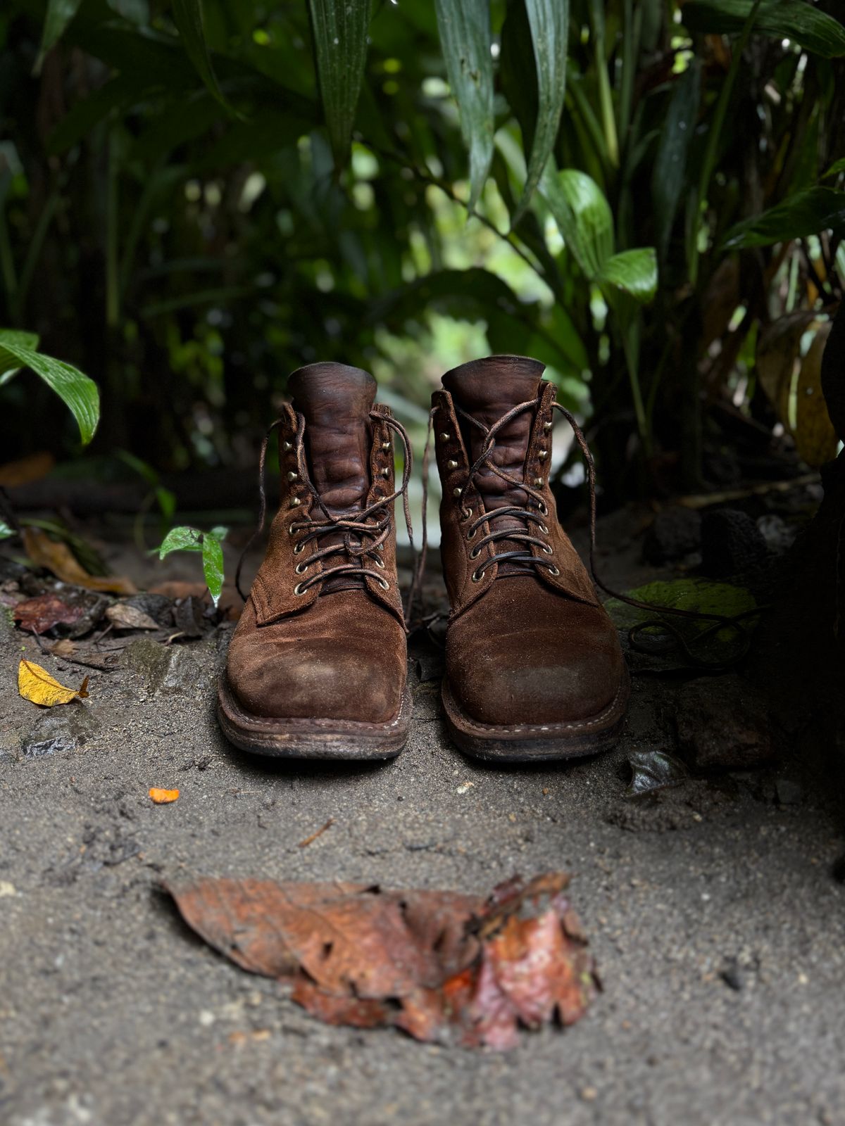 Photo by tlmader on July 12, 2025 of the White's Bounty Hunter in Seidel Distressed Roughout.