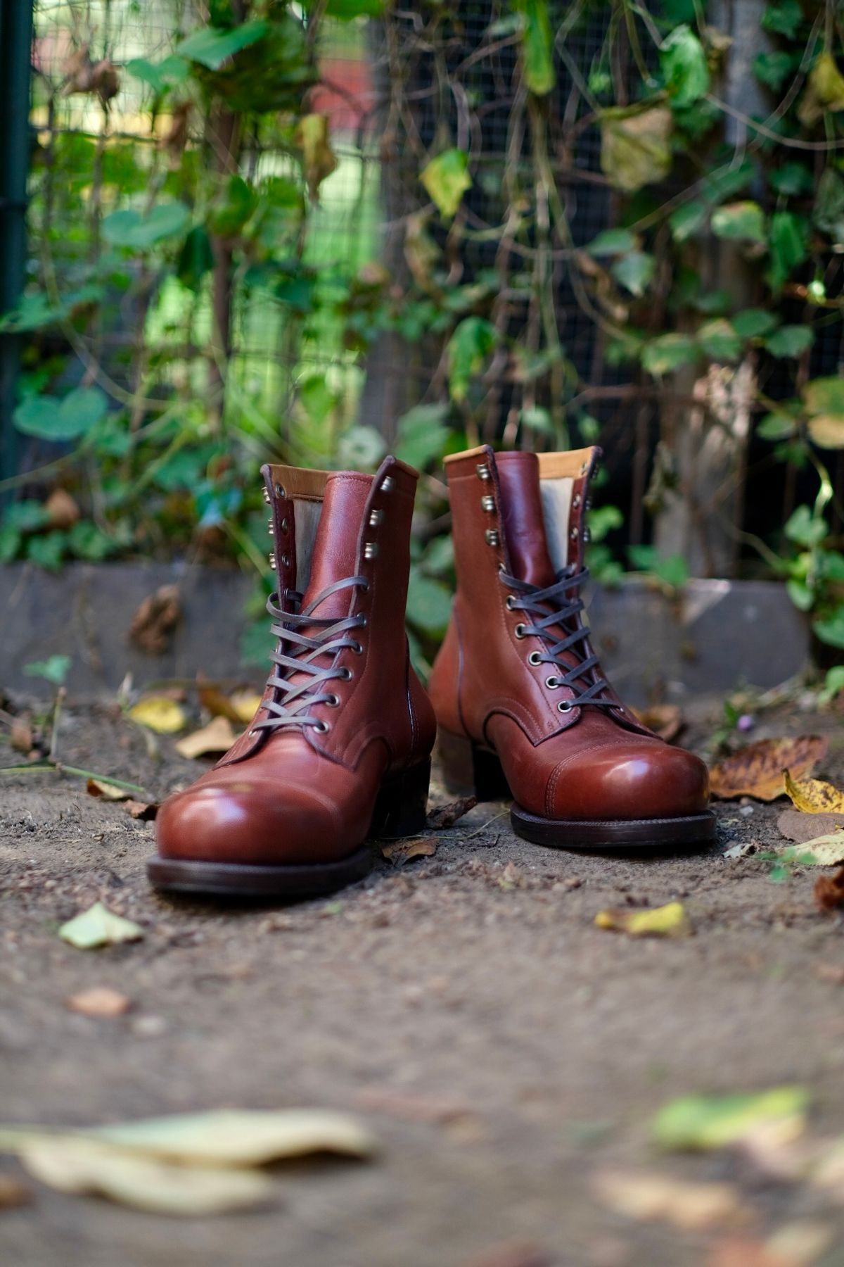 Photo by tlmader on October 1, 2025 of the Jorge Guadarrama Custom Model in Lefarc Cognac Albatros.