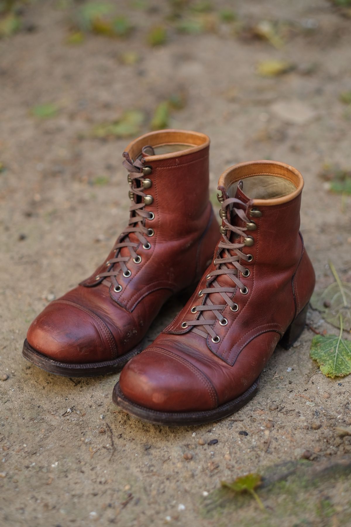 Photo by tlmader on December 5, 2025 of the Jorge Guadarrama Custom Model in Lefarc Cognac Albatros.