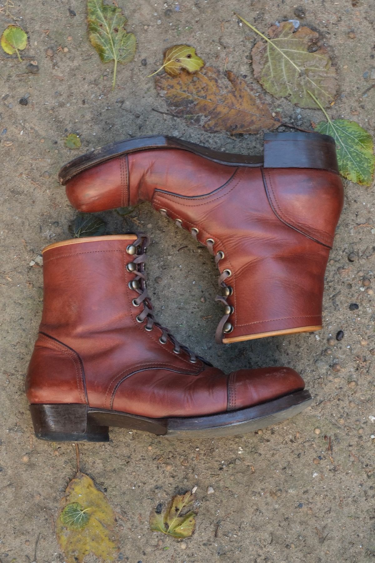 Photo by tlmader on December 5, 2025 of the Jorge Guadarrama Custom Model in Lefarc Cognac Albatros.