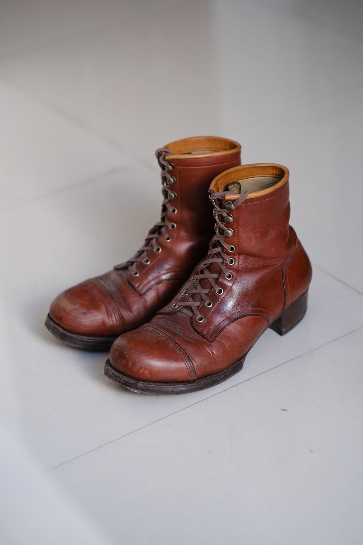 Photo by tlmader on February 2, 2026 of the Jorge Guadarrama Custom Model in Lefarc Cognac Albatros.