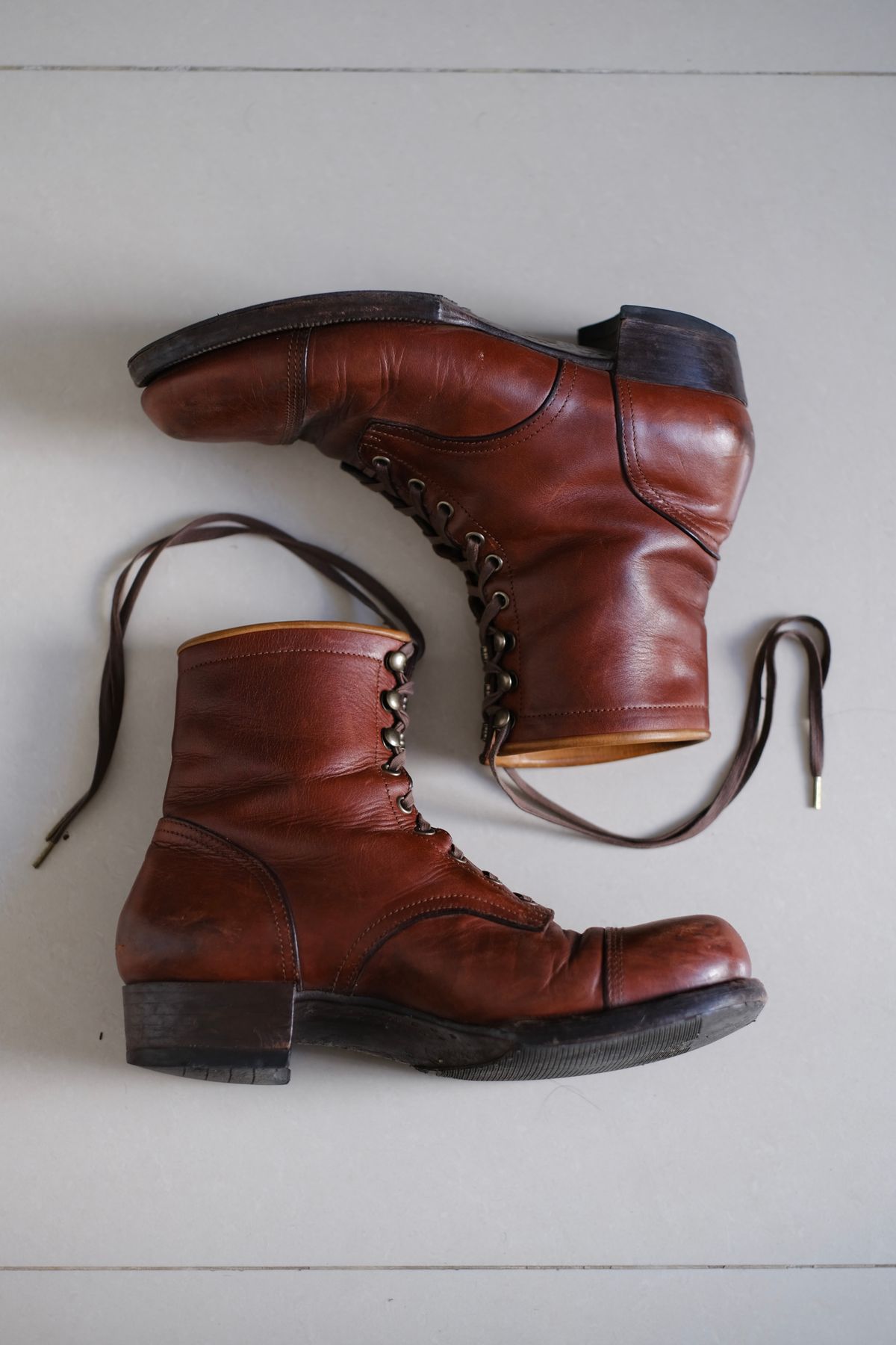 Photo by tlmader on February 2, 2026 of the Jorge Guadarrama Custom Model in Lefarc Cognac Albatros.