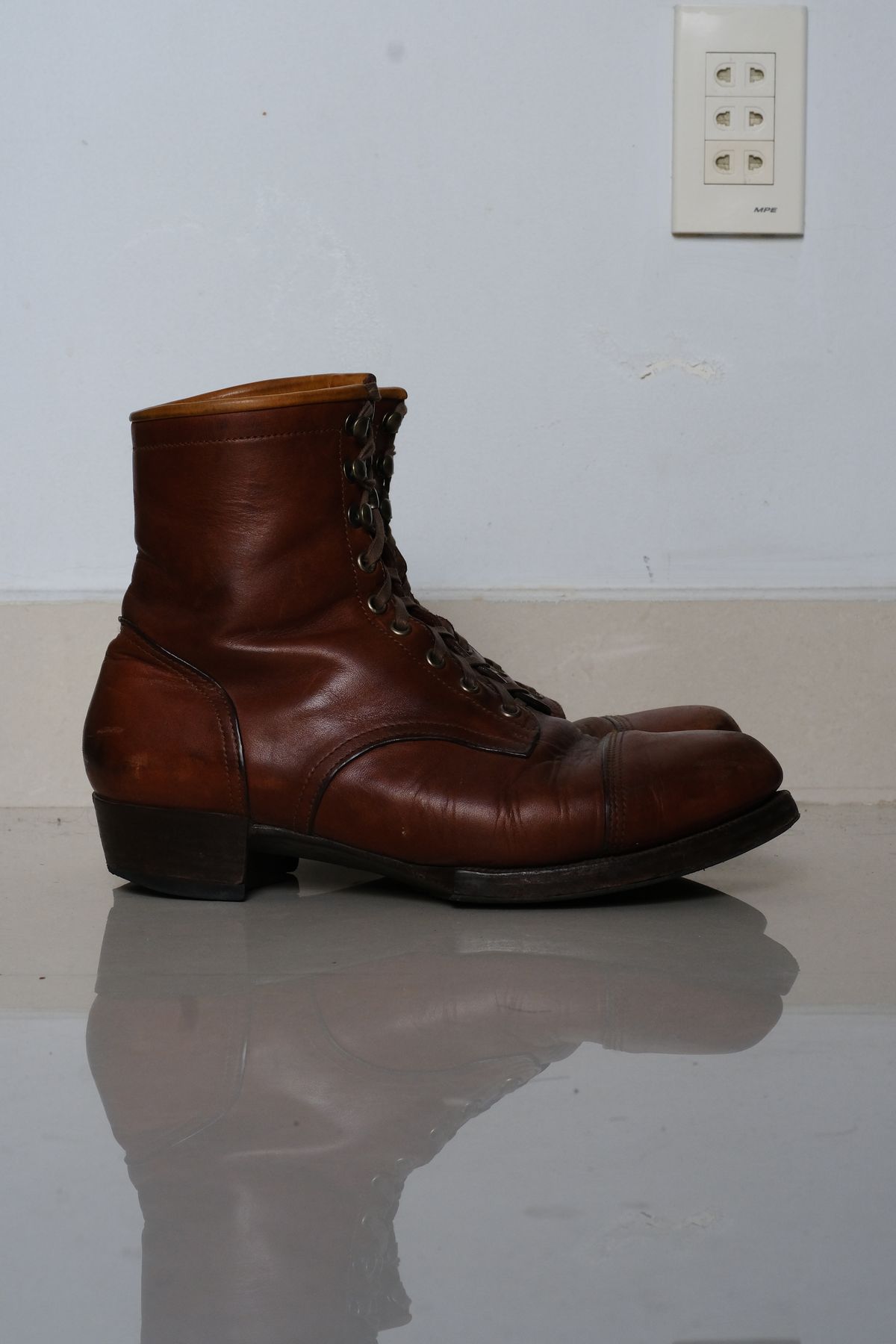 Photo by tlmader on February 2, 2026 of the Jorge Guadarrama Custom Model in Lefarc Cognac Albatros.