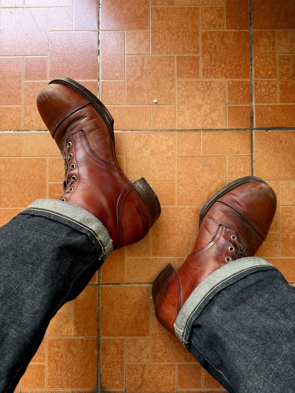 Photo by tlmader on February 15, 2026 of the Jorge Guadarrama Custom Model in Lefarc Cognac Albatros.