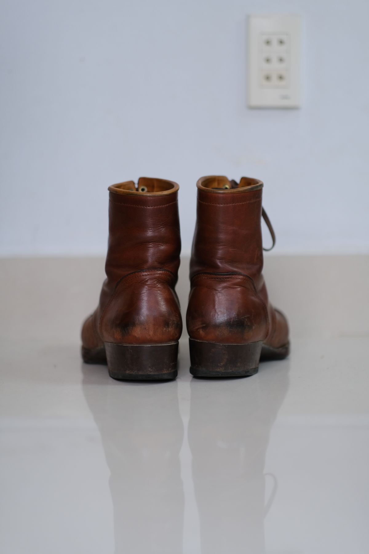 Photo by tlmader on March 6, 2026 of the Jorge Guadarrama Custom Model in Lefarc Cognac Albatros.