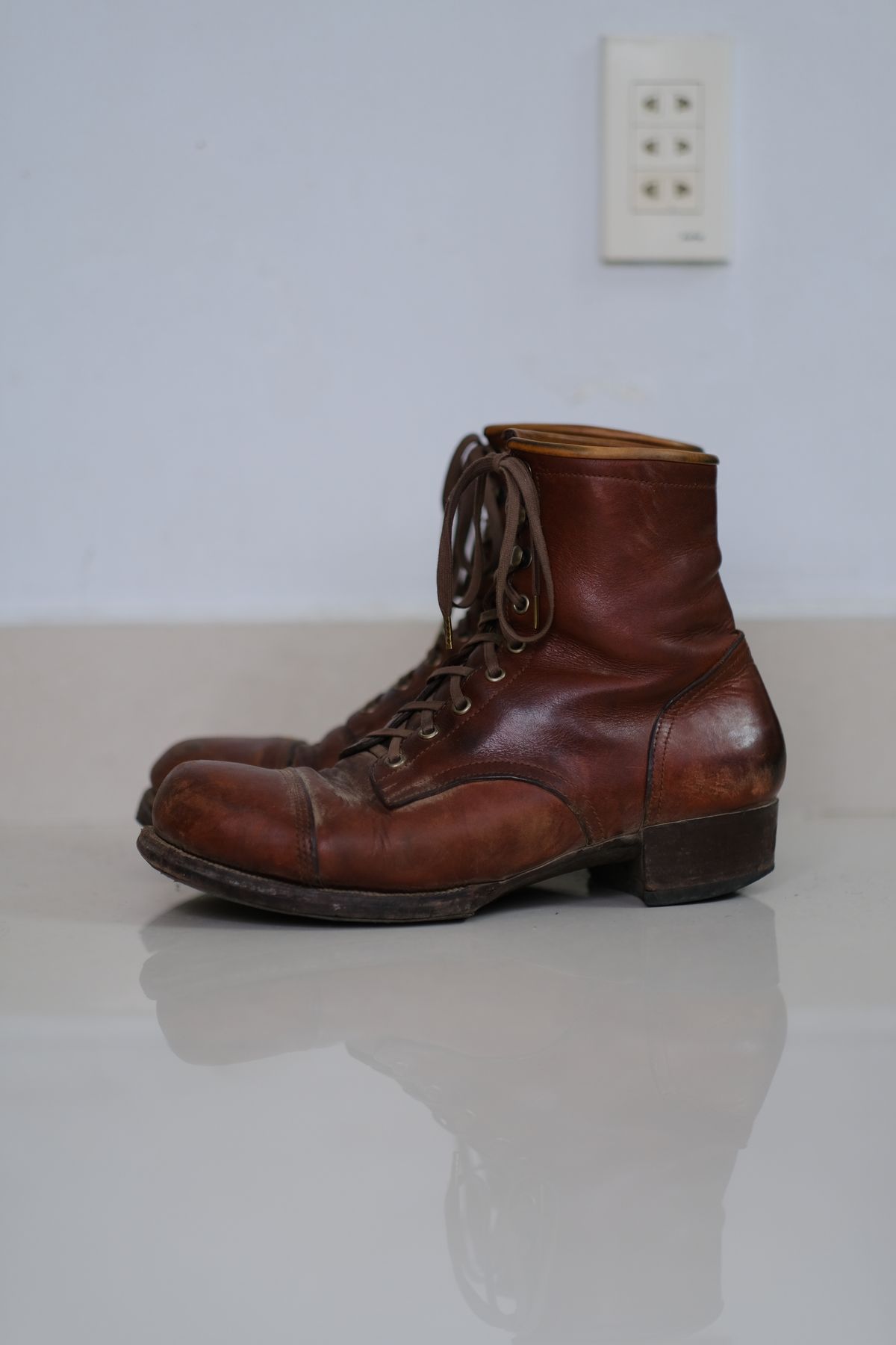 Photo by tlmader on March 6, 2026 of the Jorge Guadarrama Custom Model in Lefarc Cognac Albatros.