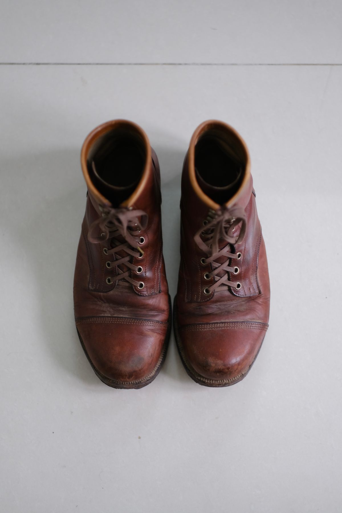 Photo by tlmader on March 6, 2026 of the Jorge Guadarrama Custom Model in Lefarc Cognac Albatros.