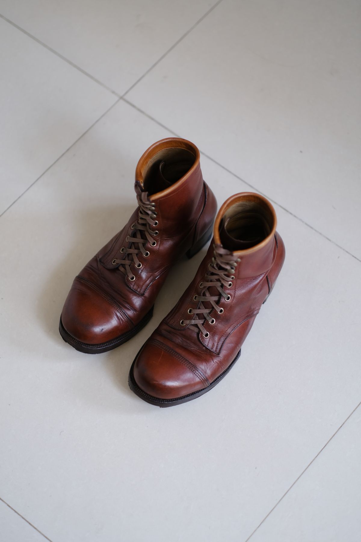 Photo by tlmader on April 1, 2026 of the Jorge Guadarrama Custom Model in Lefarc Cognac Albatros.