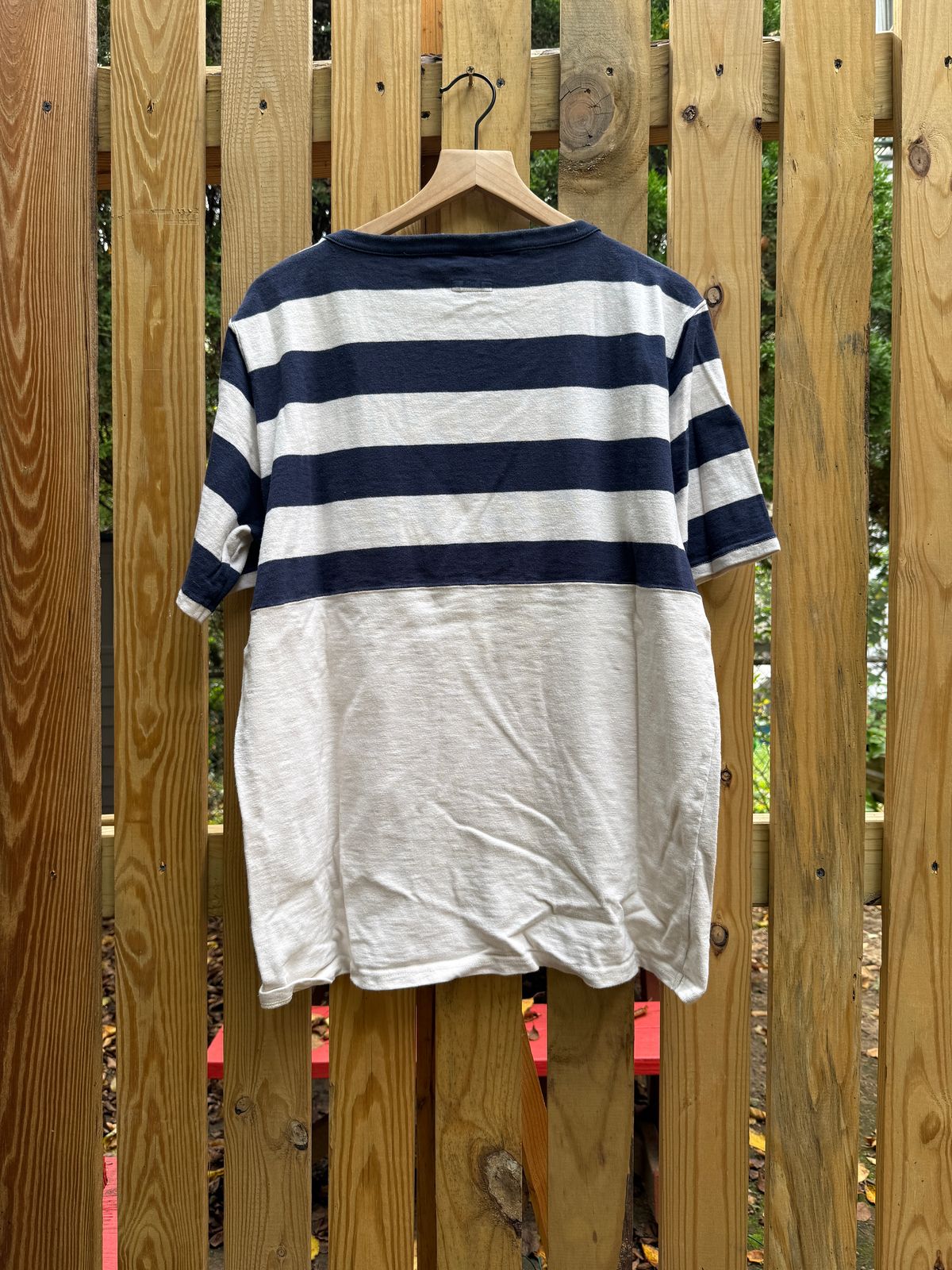 Photo by tlmader on September 27, 2025 of the Tieasy x The Hill-Side Basque Shirt in Navy x Natural HDCS Slub Cotton.