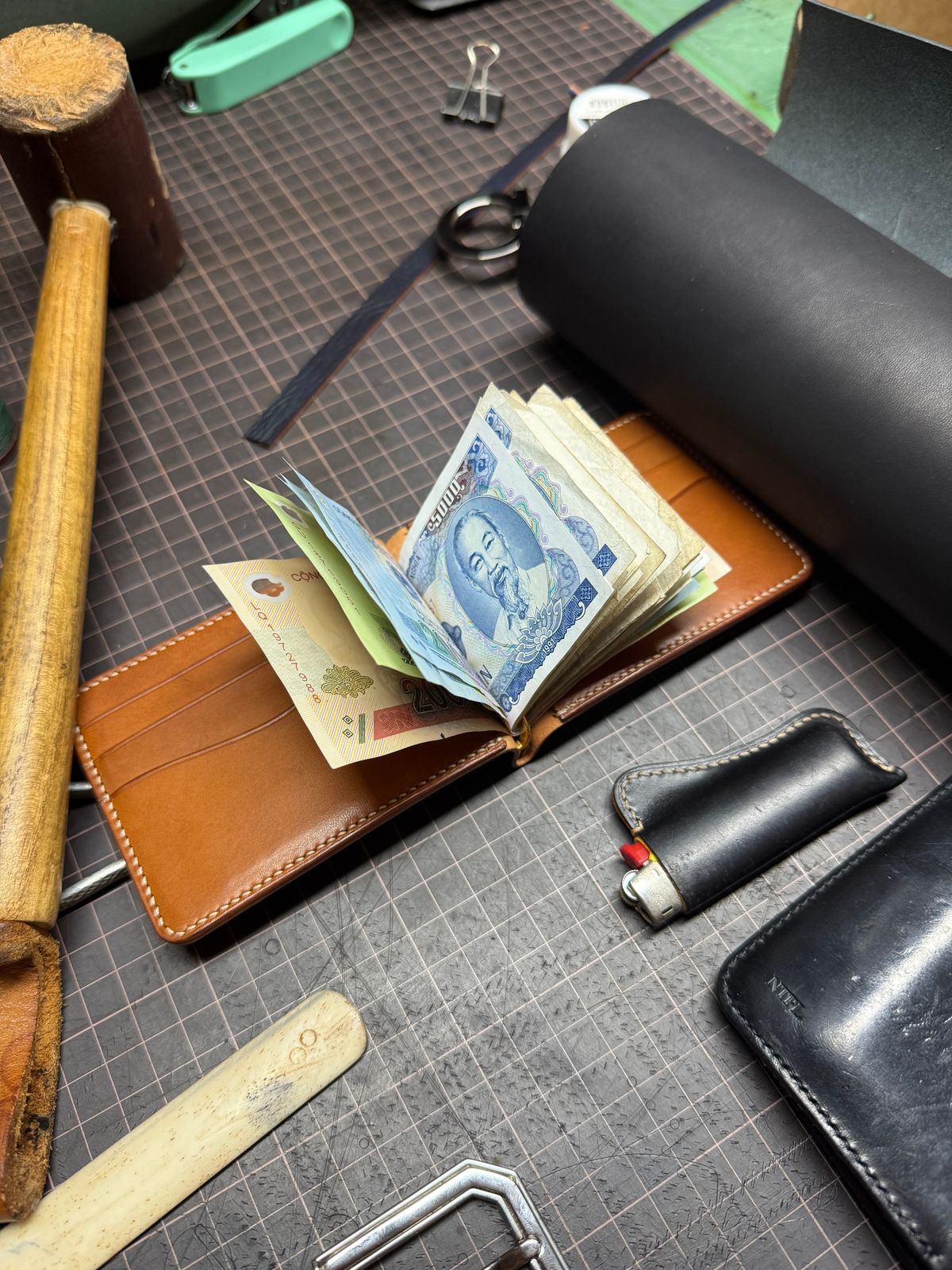 Photo by tlmader on February 8, 2026 of the 6saigonleather Money Clip Wallet in Leder Ogawa Navy Shell Cordovan.