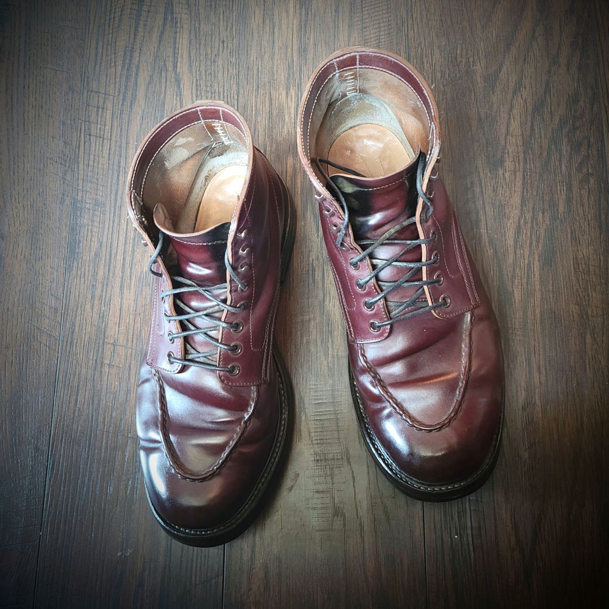 Photo by tlmader on June 30, 2023 of the Role Club Townsman Lace Boots in Horween Color 8 Shell Cordovan.