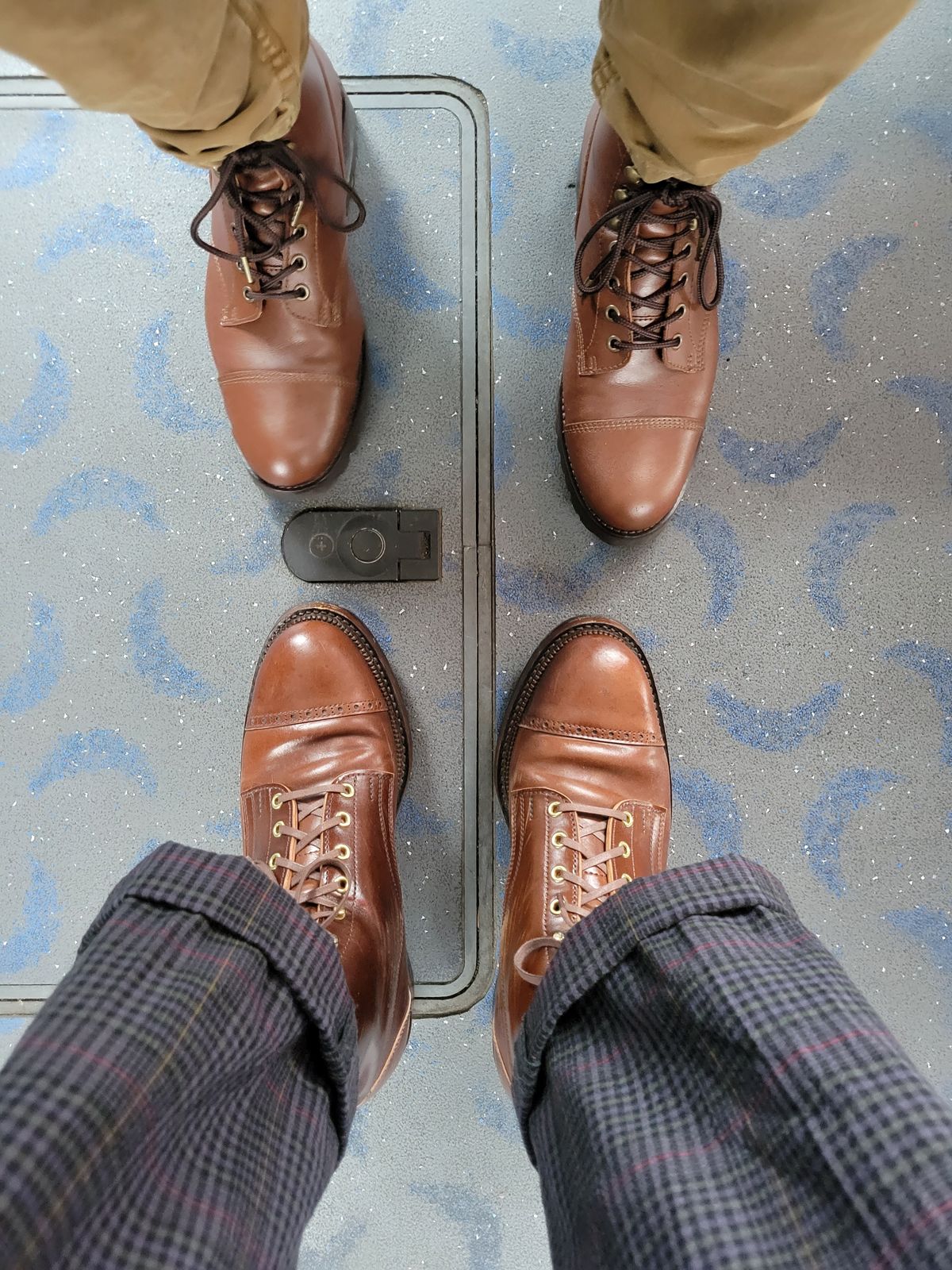 Photo by tlmader on March 30, 2022 of the White Kloud Blucher.87 in Leder Ogawa Coffee Shell Cordovan.