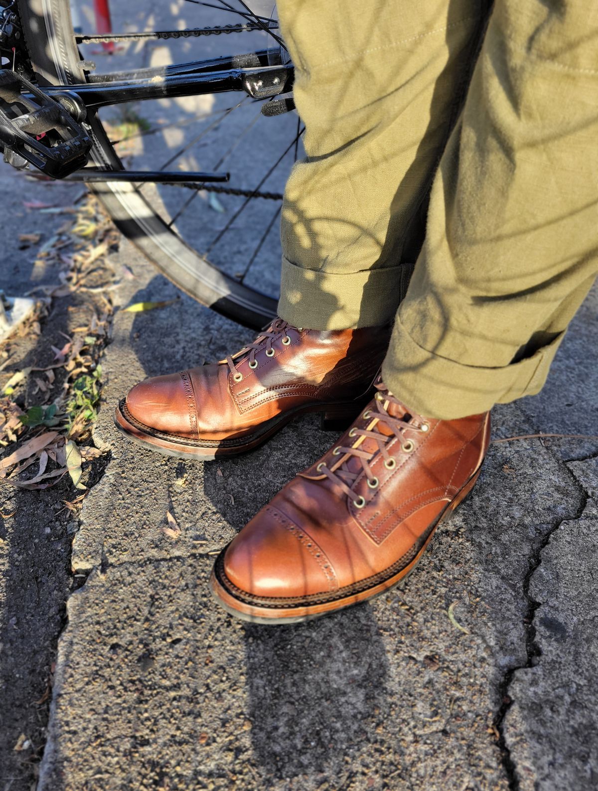 Photo by tlmader on April 7, 2022 of the White Kloud Blucher.87 in Leder Ogawa Coffee Shell Cordovan.