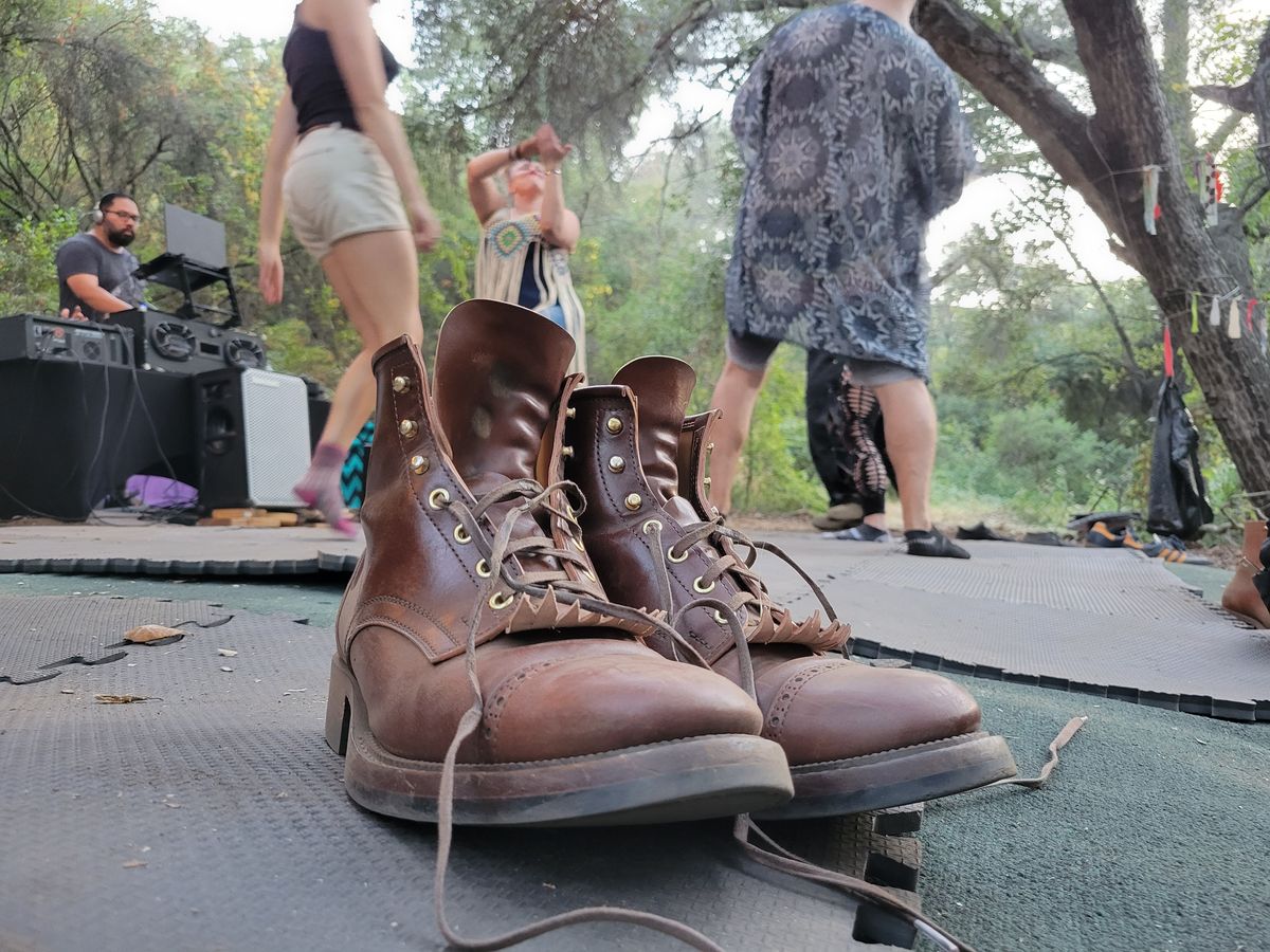 Photo by tlmader on May 14, 2022 of the White Kloud Blucher.87 in Leder Ogawa Coffee Shell Cordovan.