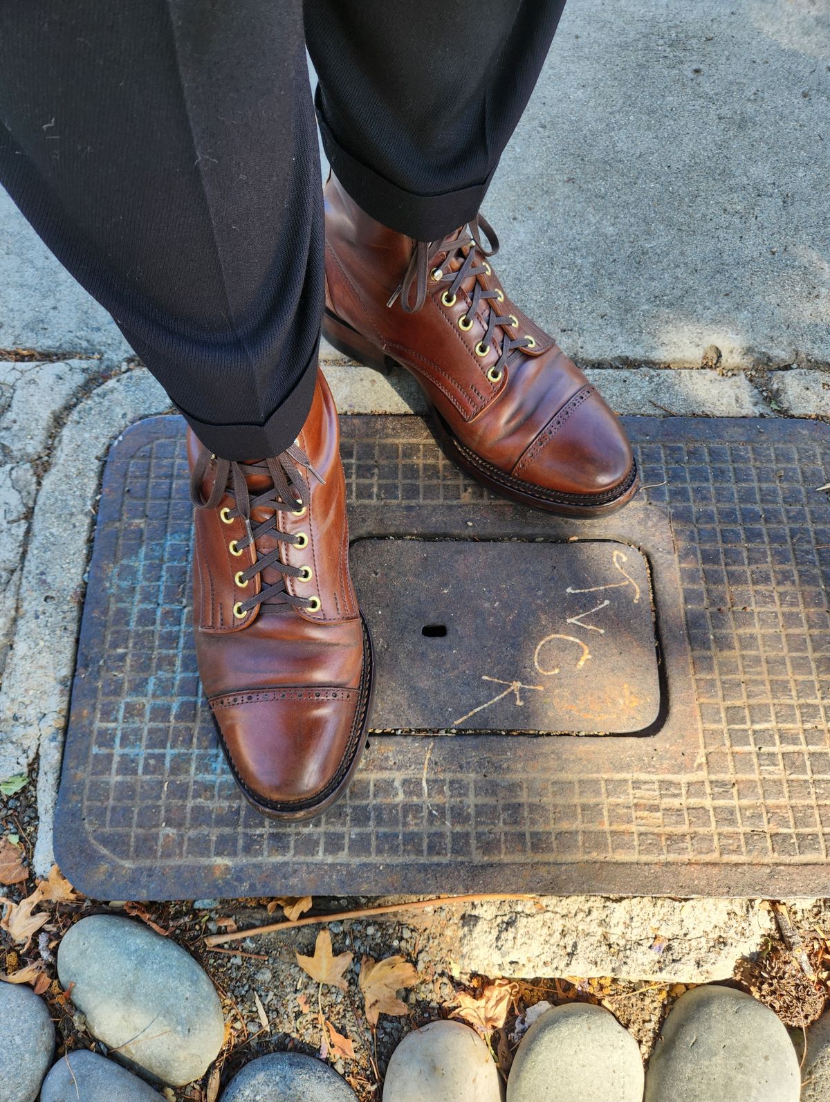 Photo by tlmader on June 21, 2024 of the White Kloud Blucher.87 in Leder Ogawa Coffee Shell Cordovan.