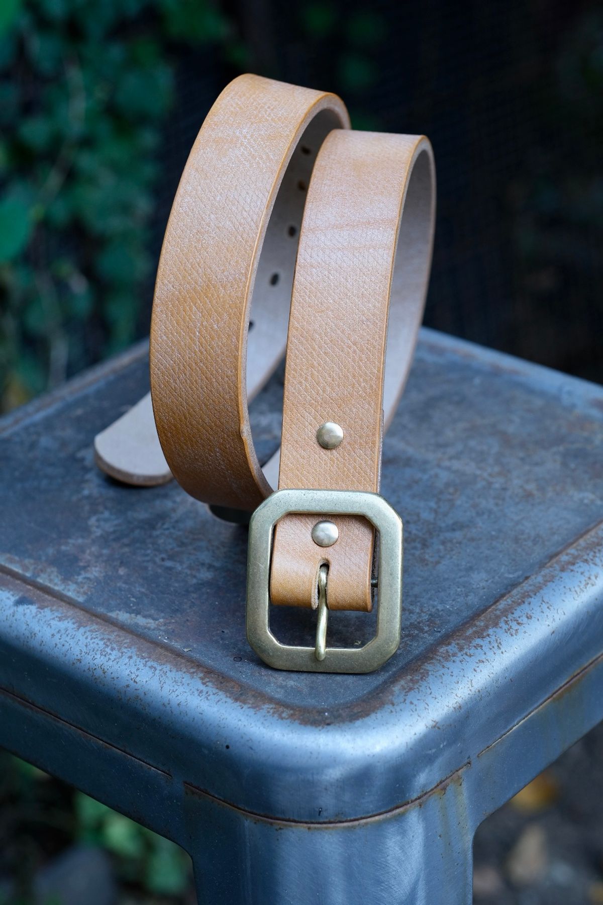 Photo by tlmader on October 1, 2025 of the Titletown Goods Garrison Belt in J&FJ Baker Natural Cross Hatch Bridle.