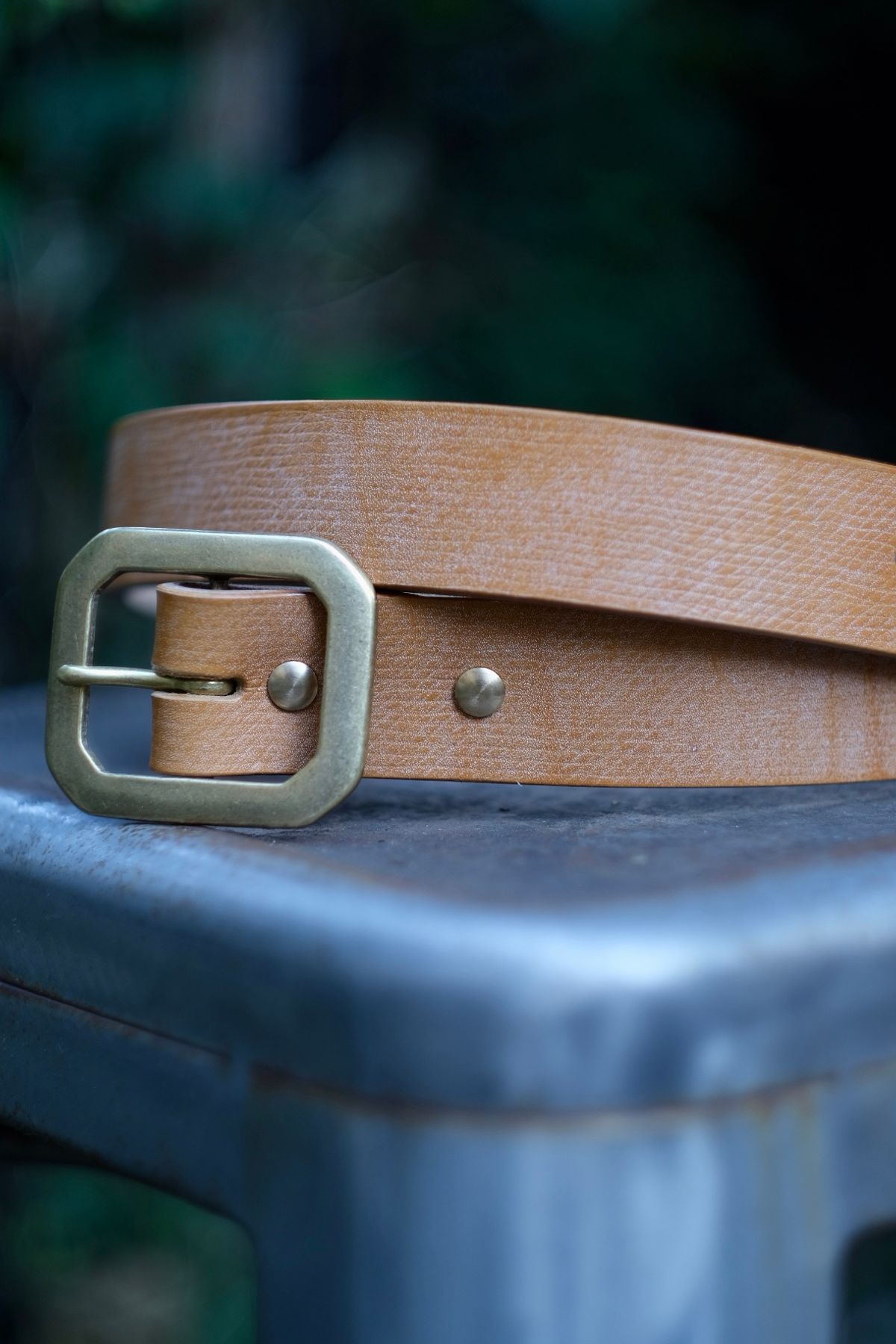 Photo by tlmader on October 1, 2025 of the Titletown Goods Garrison Belt in J&FJ Baker Natural Cross Hatch Bridle.