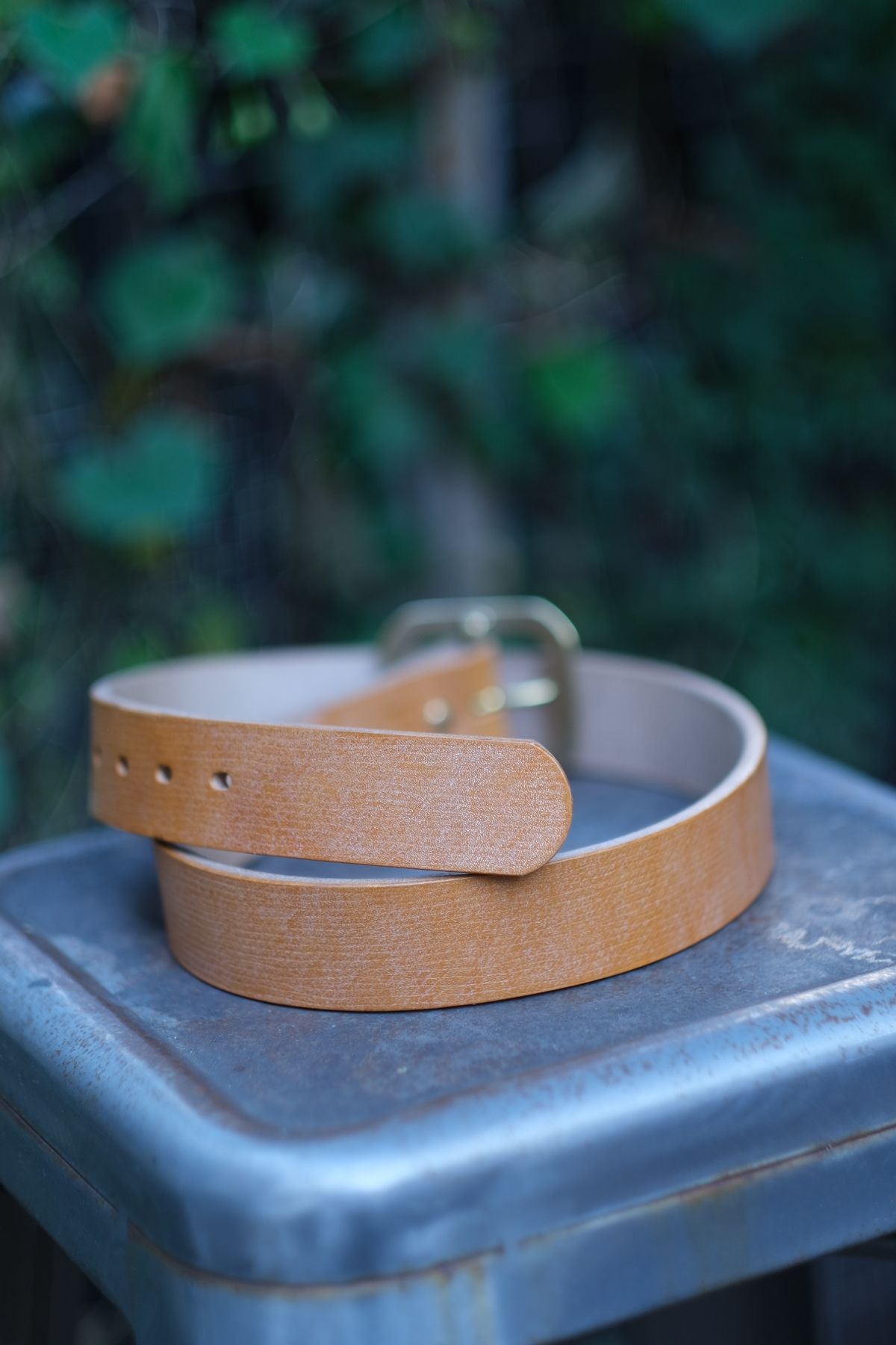 Photo by tlmader on October 1, 2025 of the Titletown Goods Garrison Belt in J&FJ Baker Natural Cross Hatch Bridle.