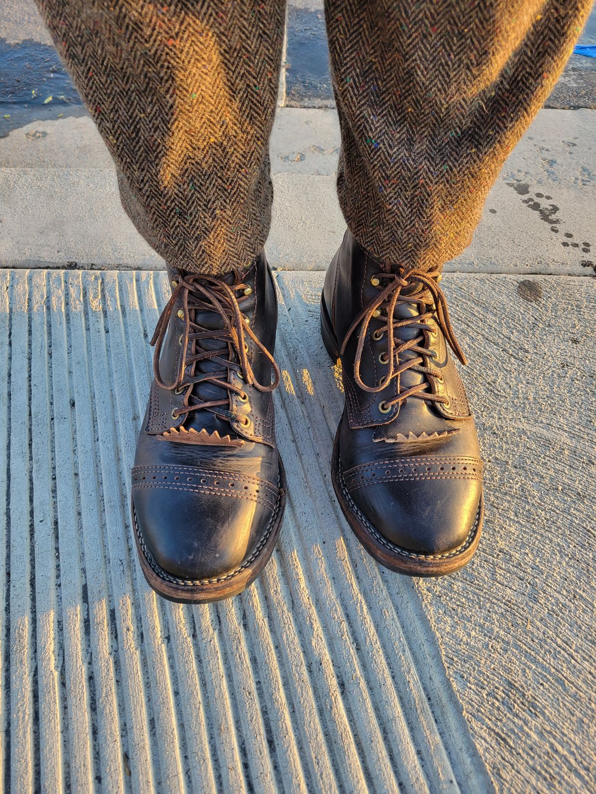 Photo by tlmader on March 17, 2023 of the Wesco Hendrik in Horween Black Chromexcel Horsehide.