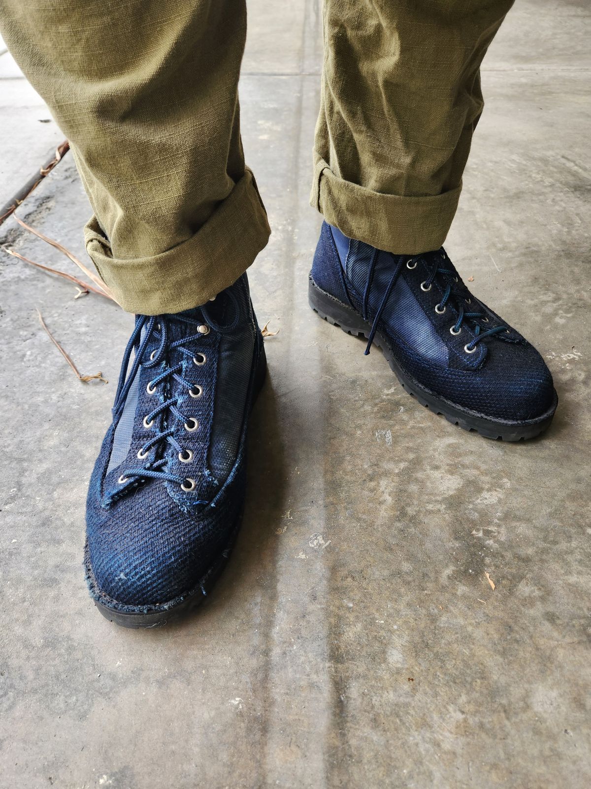 Photo by tlmader on September 15, 2024 of the Danner x FDMTL Indigo Sashiko Boots in FDMTL Original Indigo Sashiko.